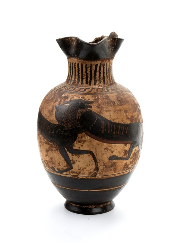 Oinochoe in ceramica arcaica a figure nere con scene venatorie e becco carenato