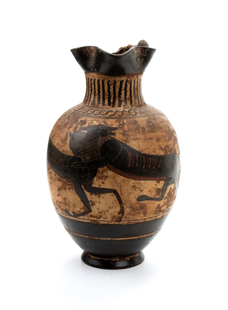Oinochoe in Ceramica Arcaica a Figure Nere con Scene Venatorie e Becco Carenato