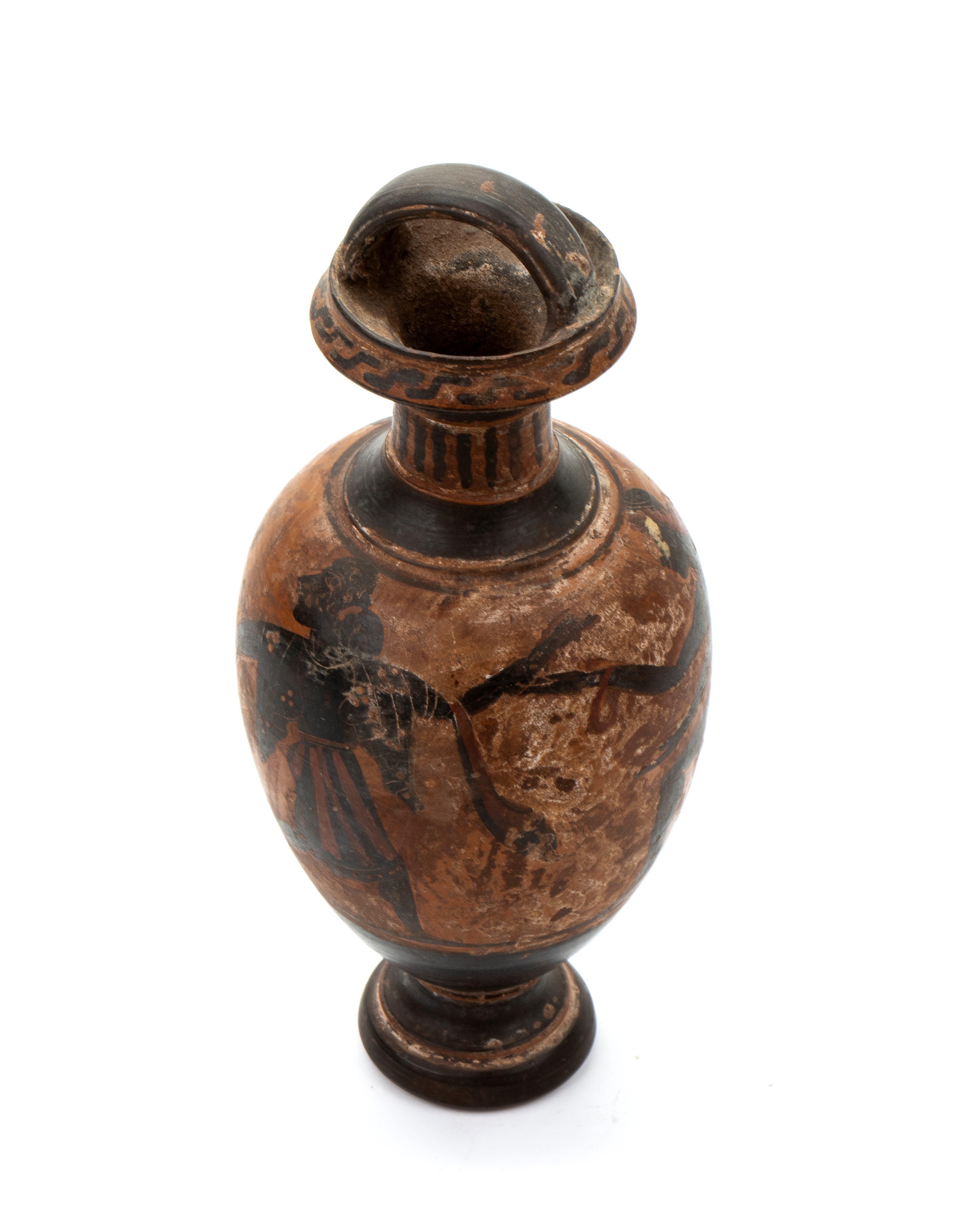 Oinochoe in ceramica arcaica a figure nere raffigurante scena mitologica