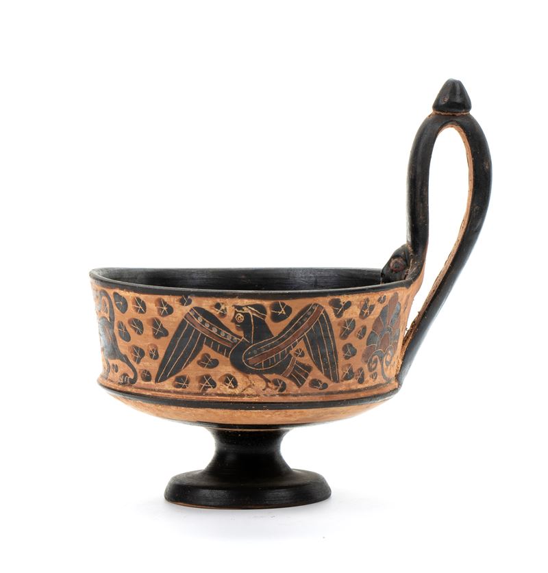 Kantharos in ceramica arcaica a figure nere con Arpie e Grifoni