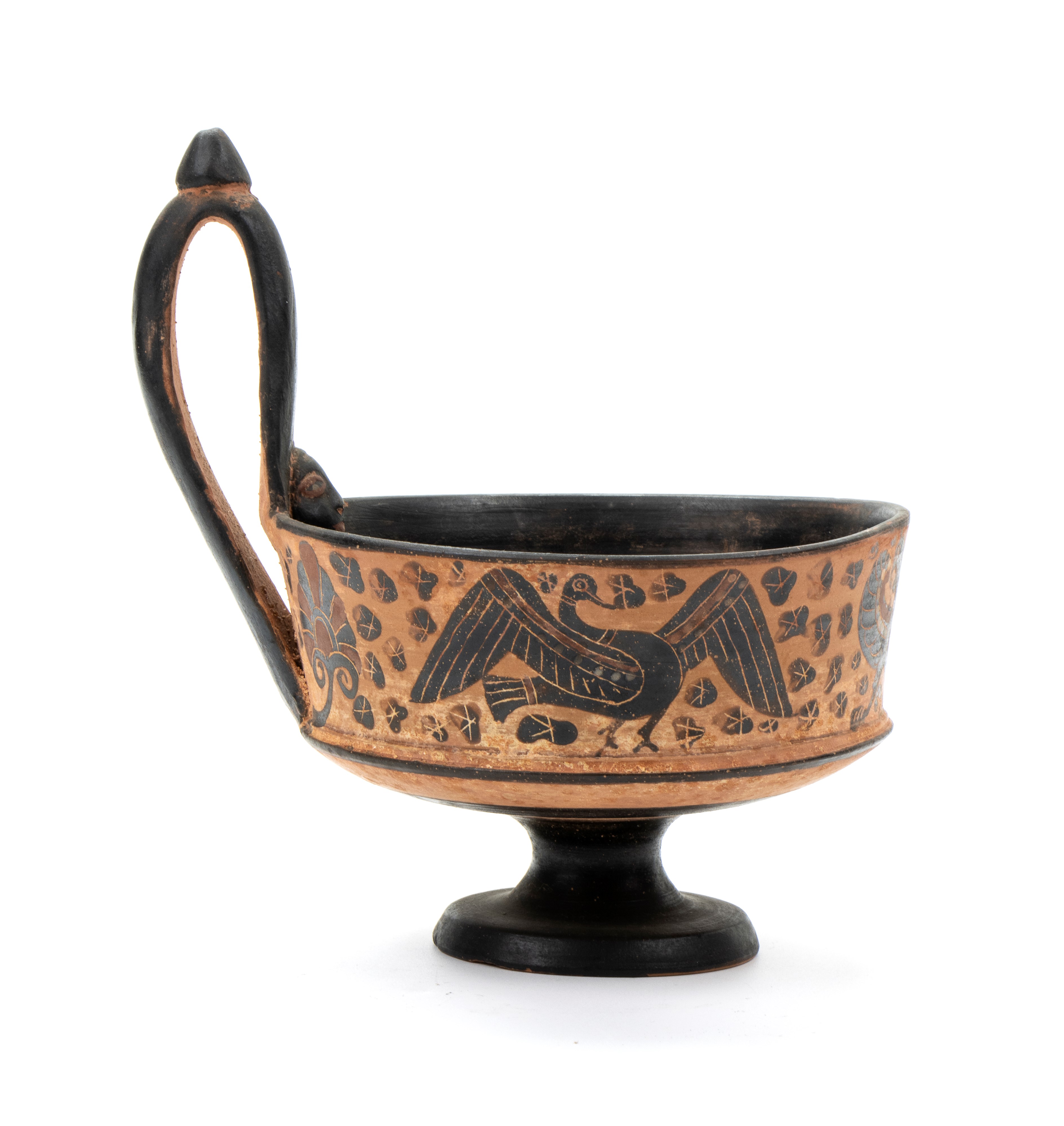 Kantharos in ceramica arcaica a figure nere con Arpie e Grifoni