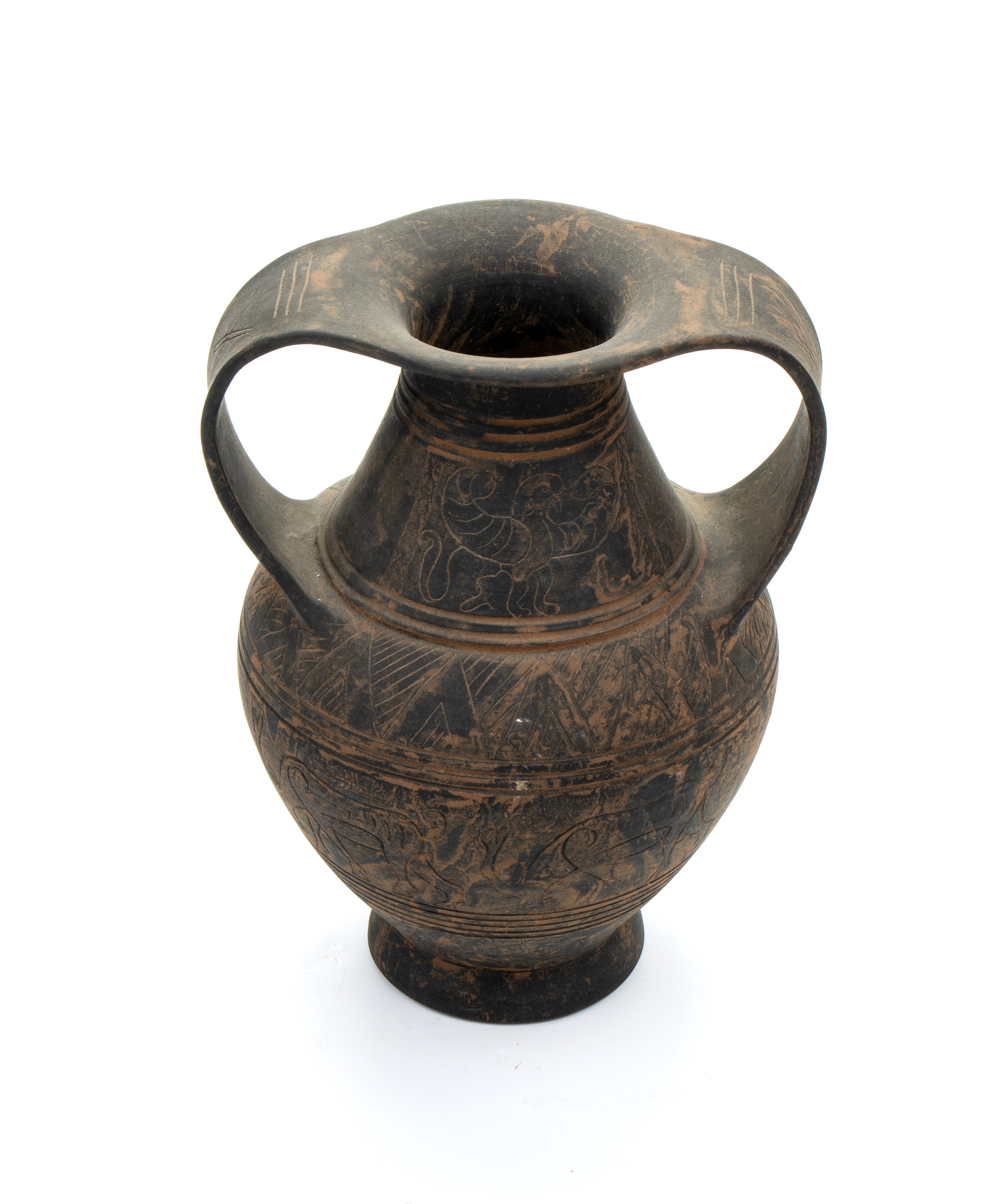 Piccola anfora in ceramica buccheroide biansata e graffita con decori zoomorfi e geometrici alter...