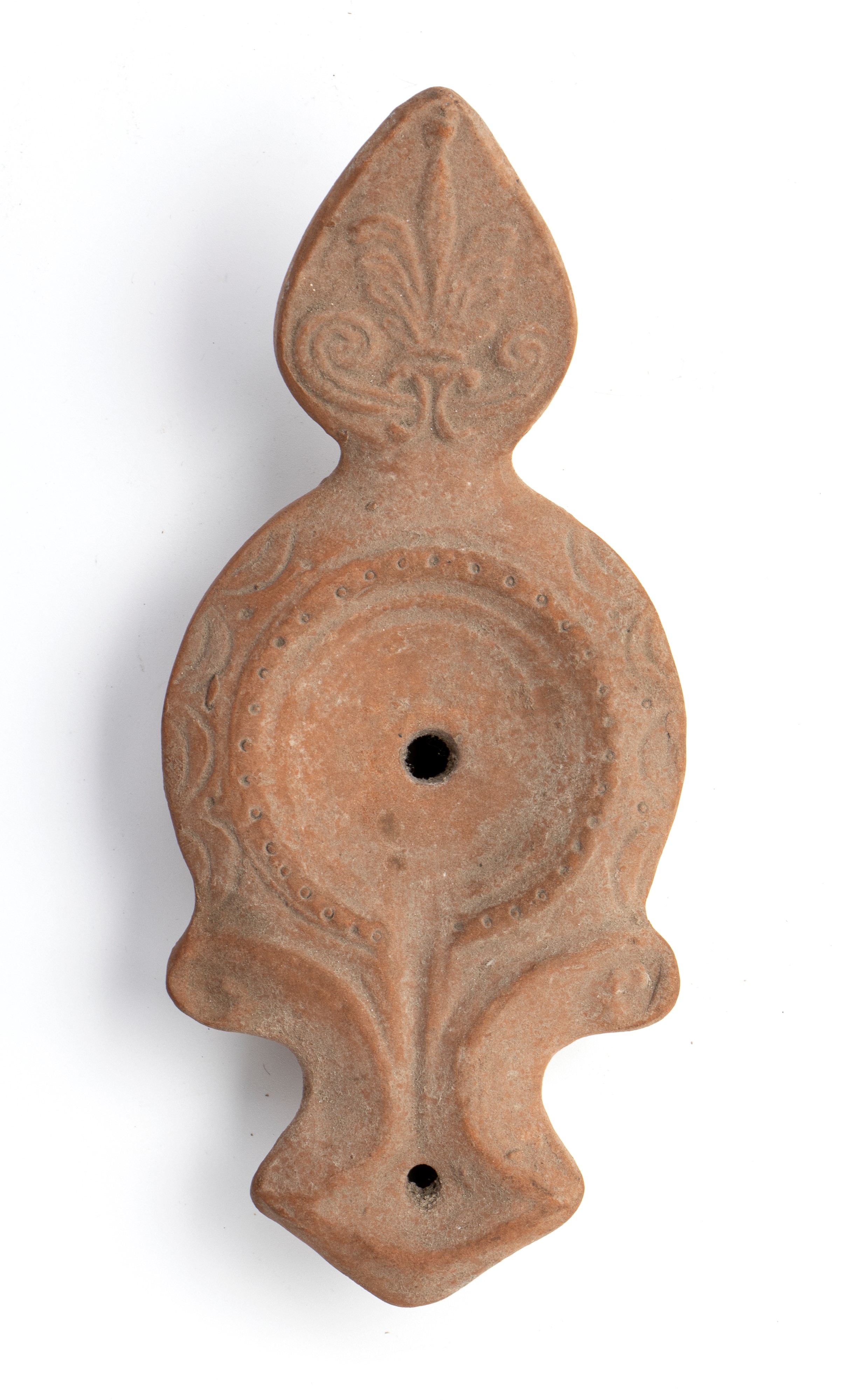 Lucerna in terracotta con decorazione geometrica e a foglie d'acanto