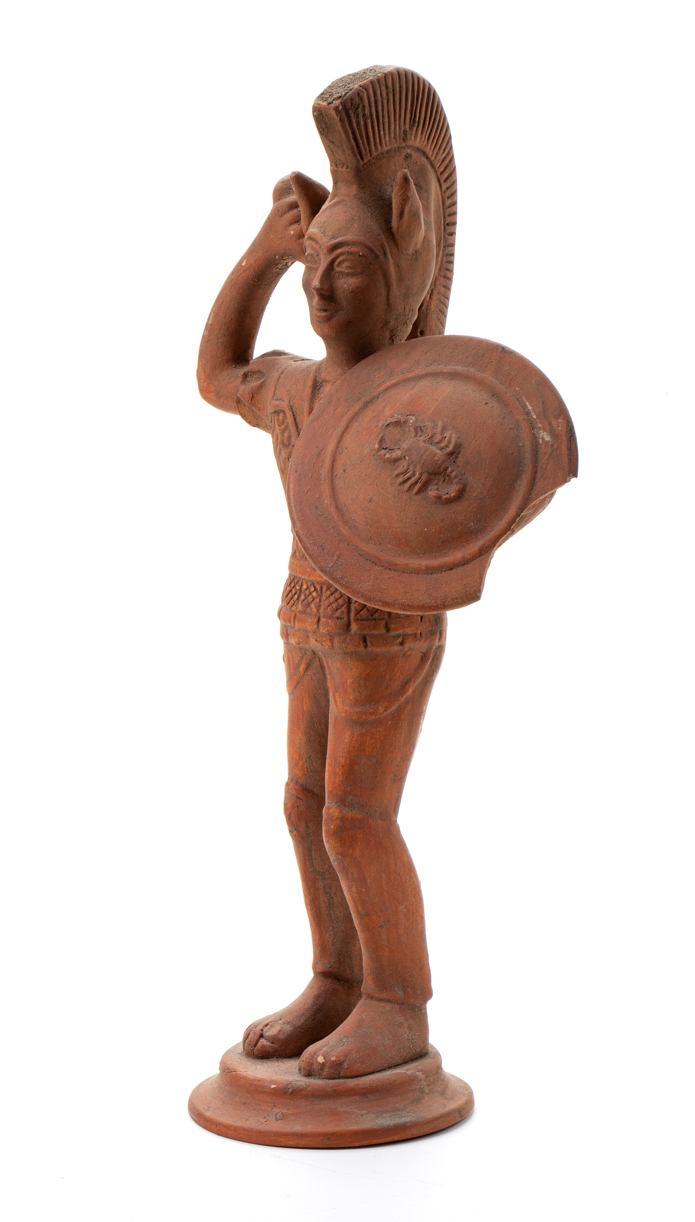 Scultura in terracotta raffigurante un guerriero etrusco con elmo, spada, scudo ed armatura