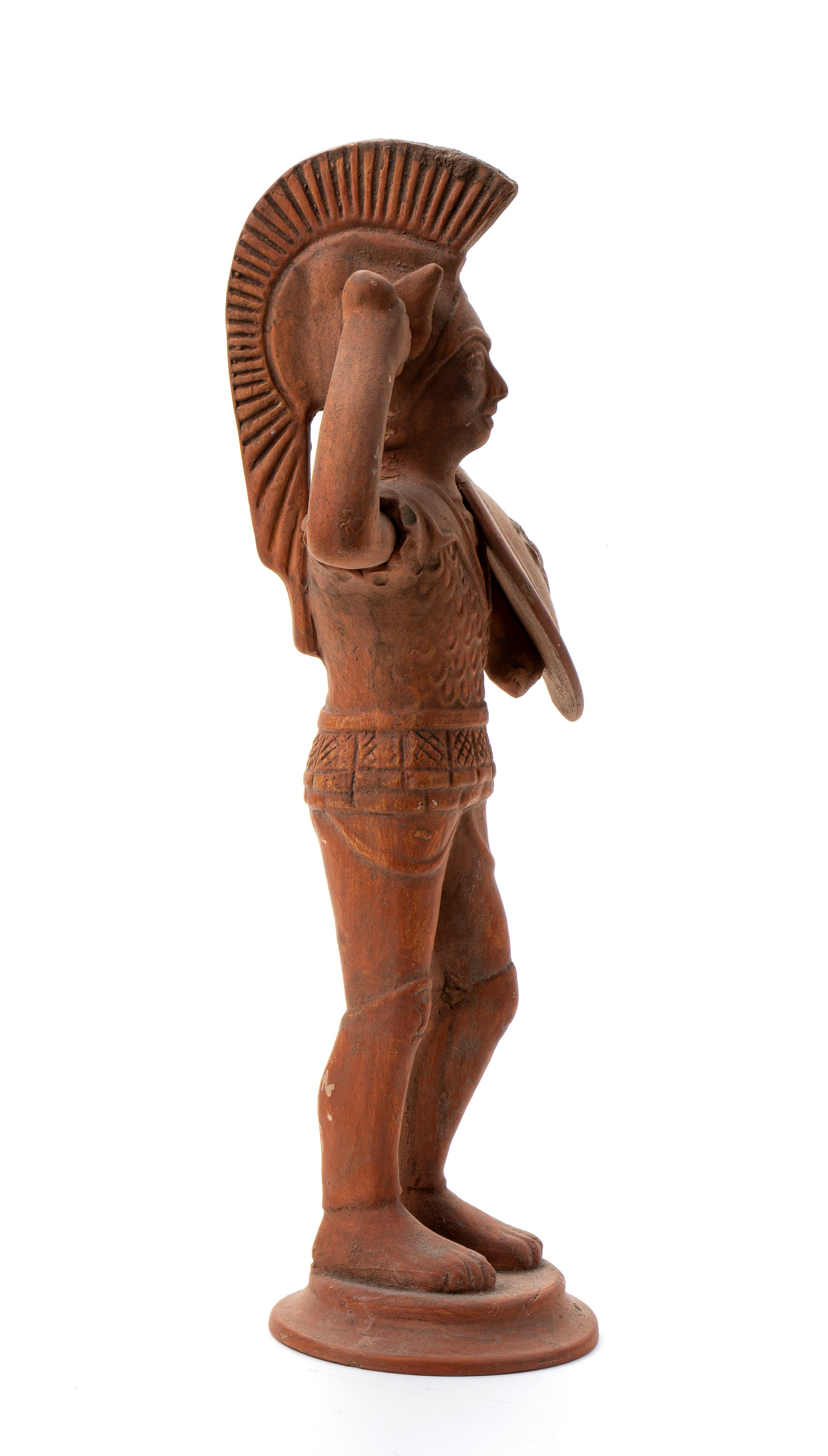 Scultura in terracotta raffigurante un guerriero etrusco con elmo, spada, scudo ed armatura