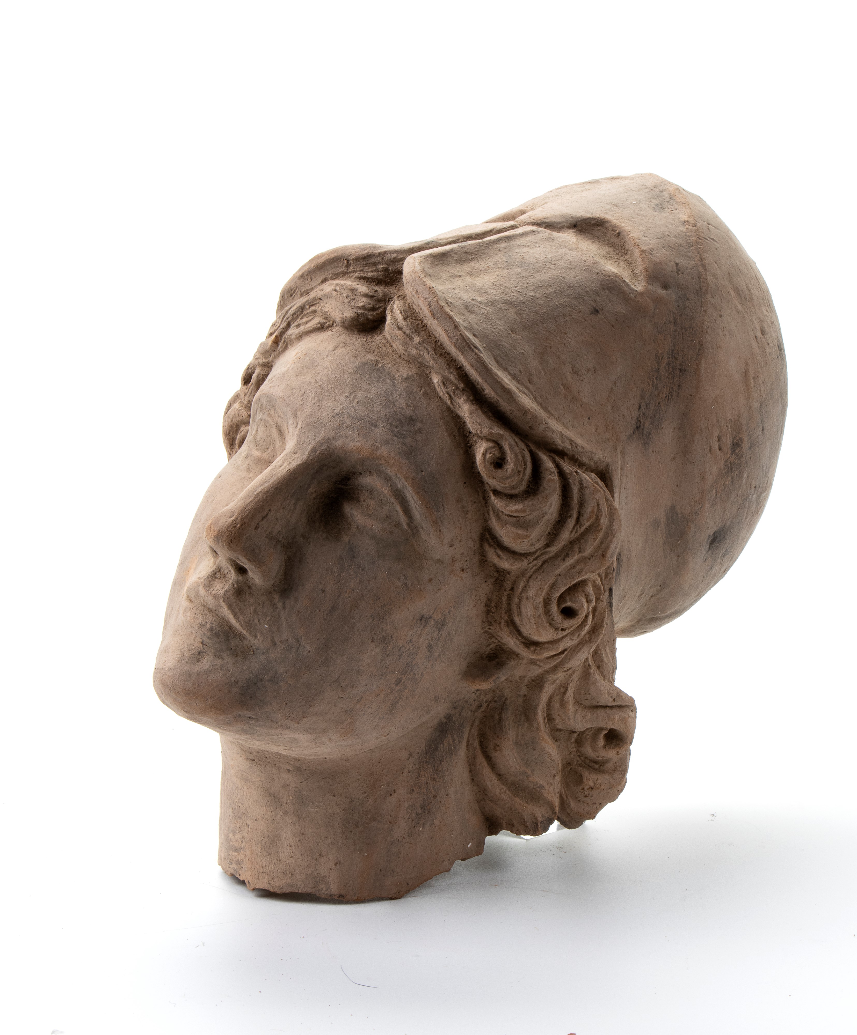 Grande volto in terracotta di Atena