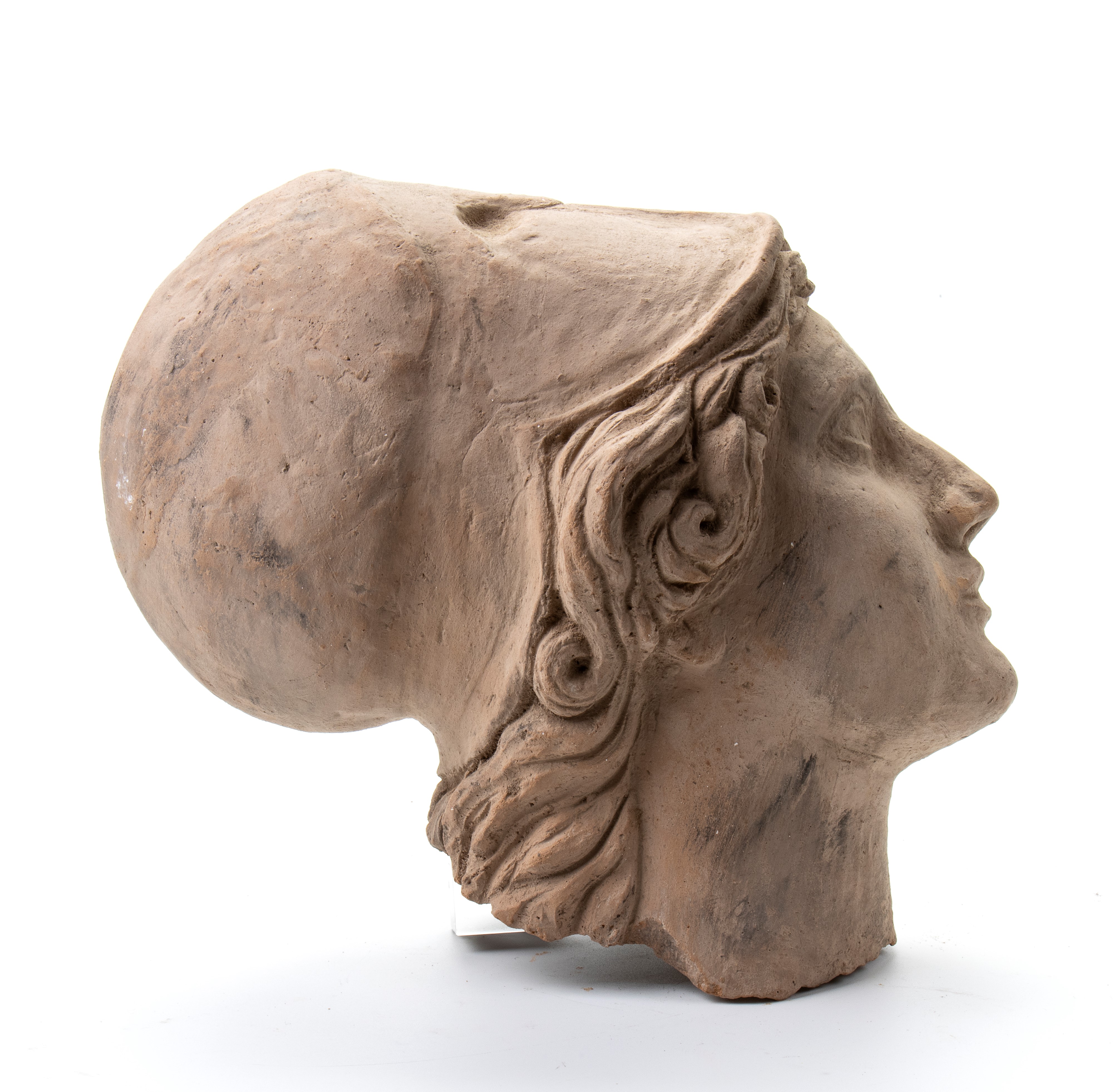 Grande volto in terracotta di Atena