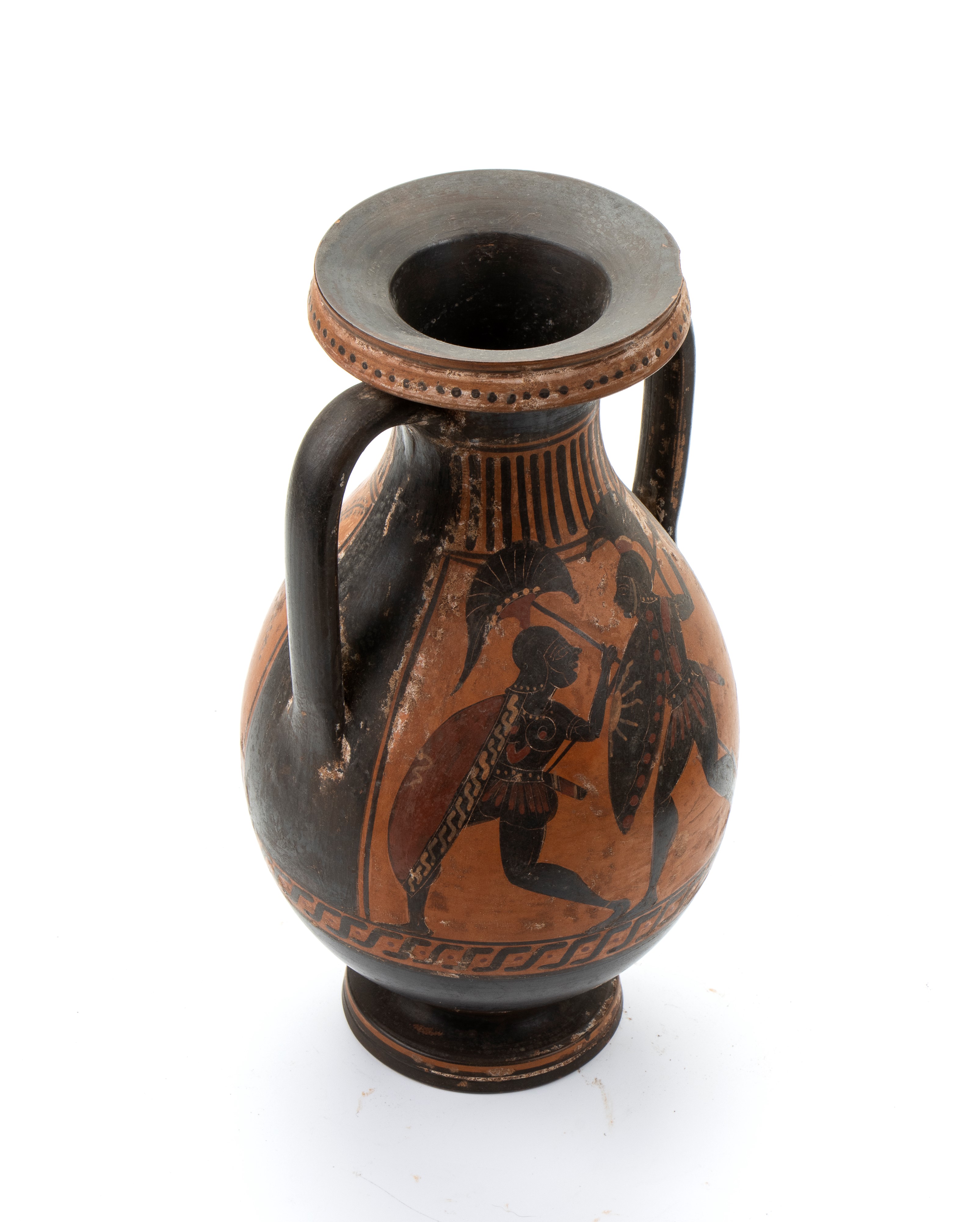 Anfora biansata in ceramica arcaica a figure nere con scena di simposio
