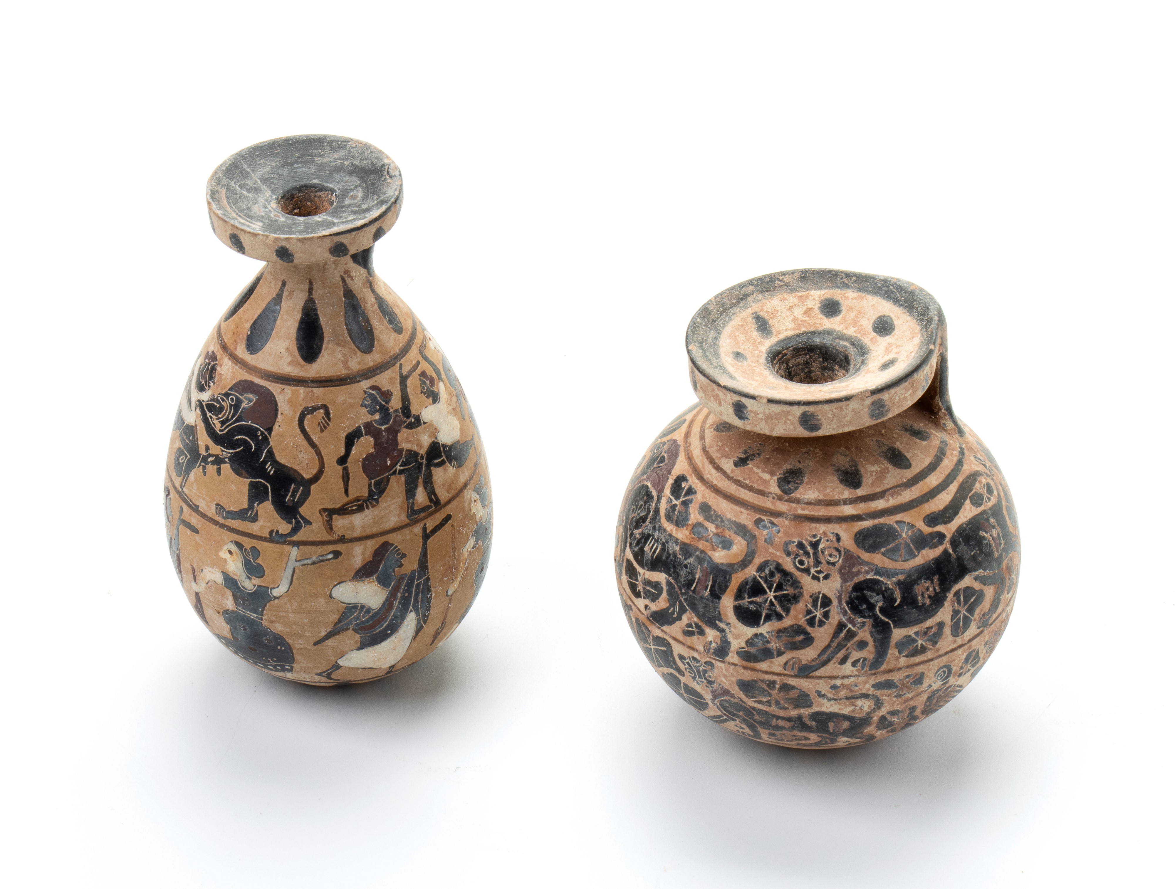 Lotto di due ariballos