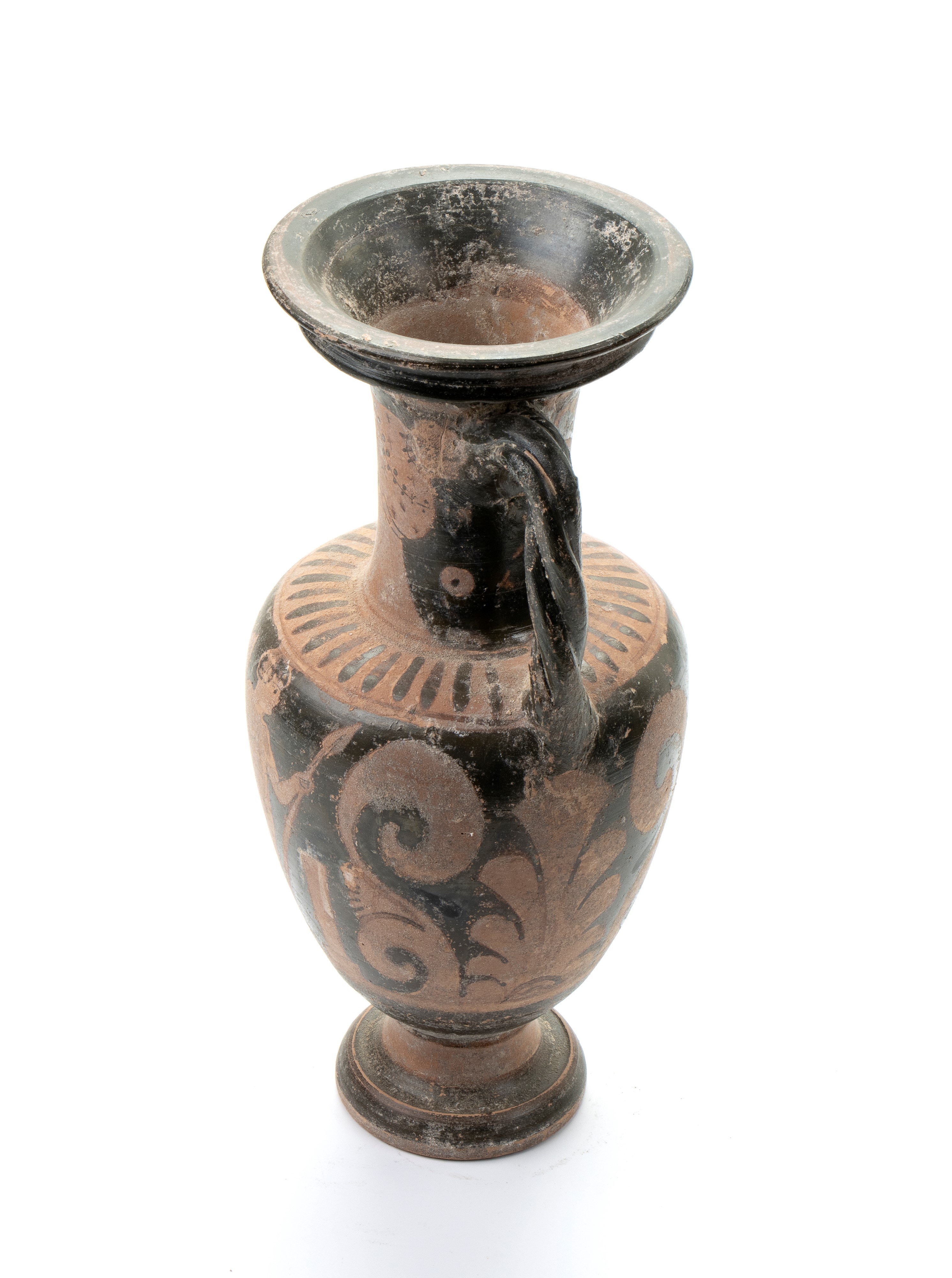 Anfora biansata in ceramica classica a figure rosse decorata con danzatrice tra due girali di aca...