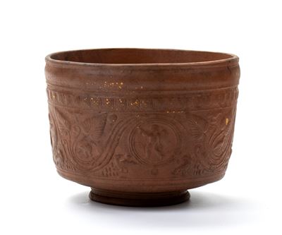 Coppa in Ceramica "sigillata" con Decoro a Racemi Fioriti Abitati (figure di Uccelli e Hermes)