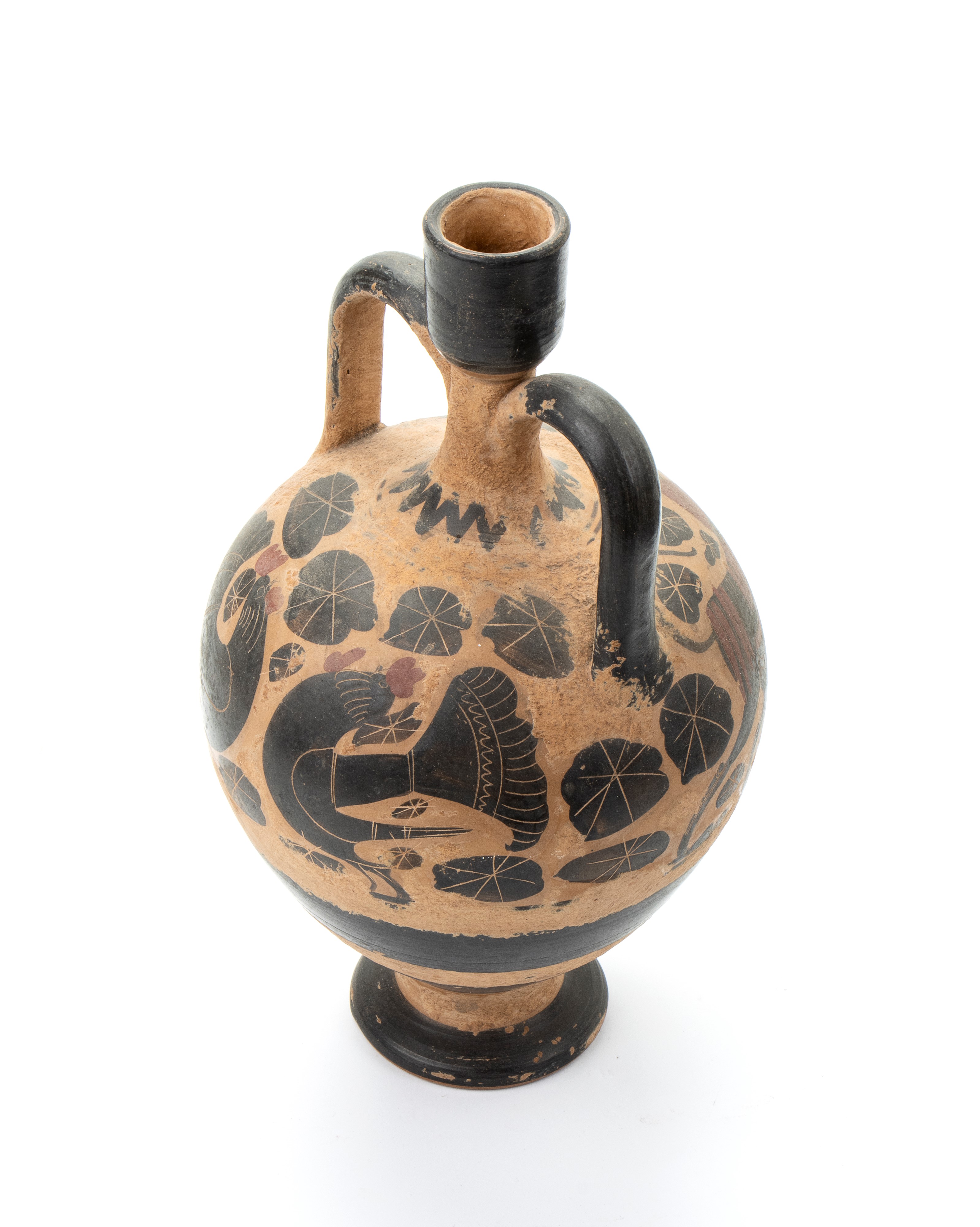 Anforetta biansata in ceramica arcaica con figure nere zoomorfe