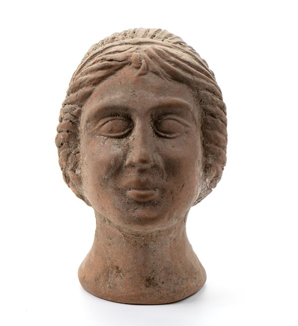 Testa di donna in terracotta