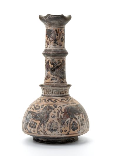 Particolare Anfora in Ceramica Arcaica a Figure Nere con Manico a Doppia Ansa. Decorazioni con An...