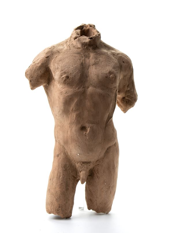 Torso in terracotta a rilievo senza bracccia, gambe e testa