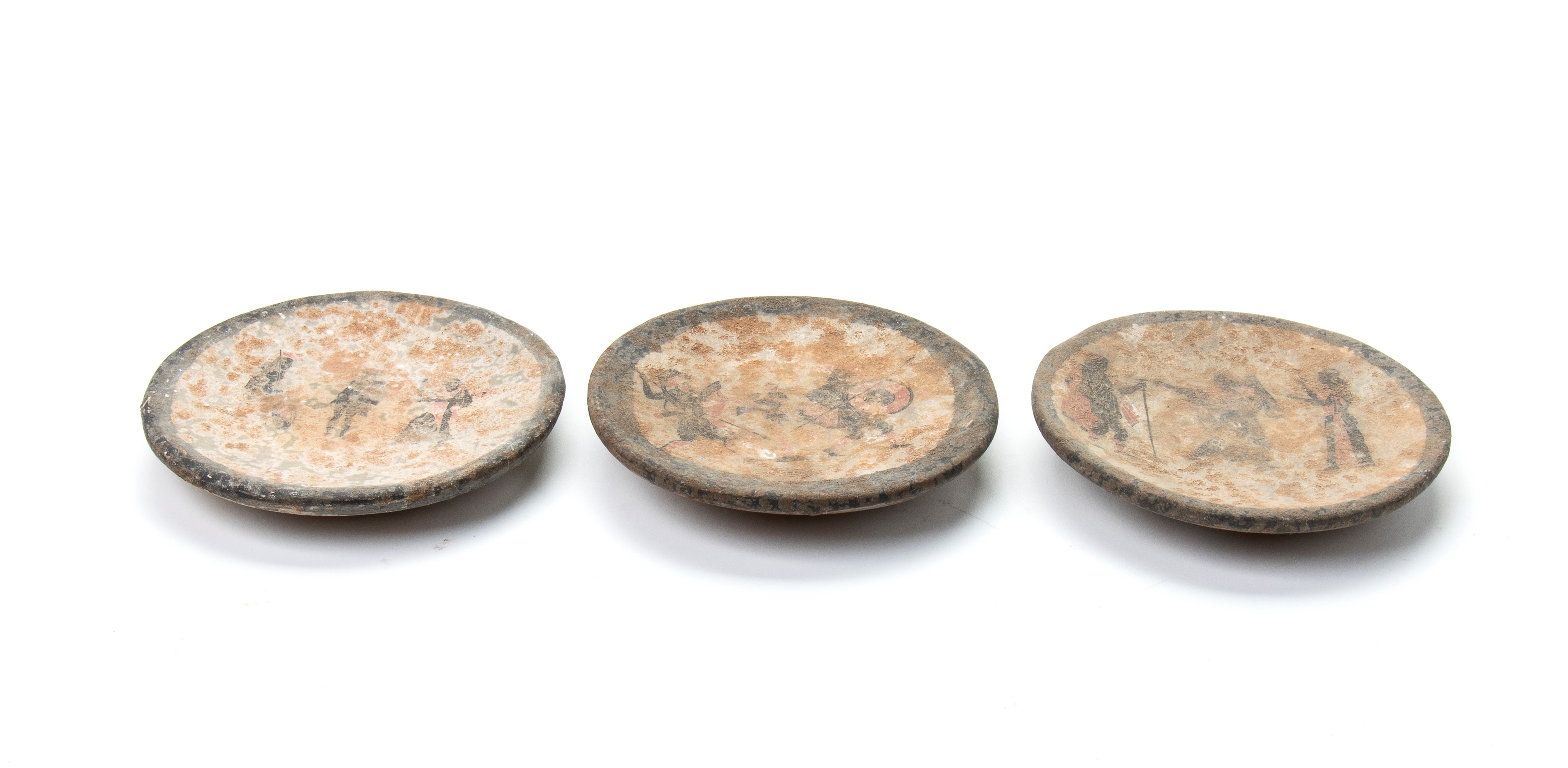Lotto di 3 piattini in ceramica arcaica a figure nere con guerrieri