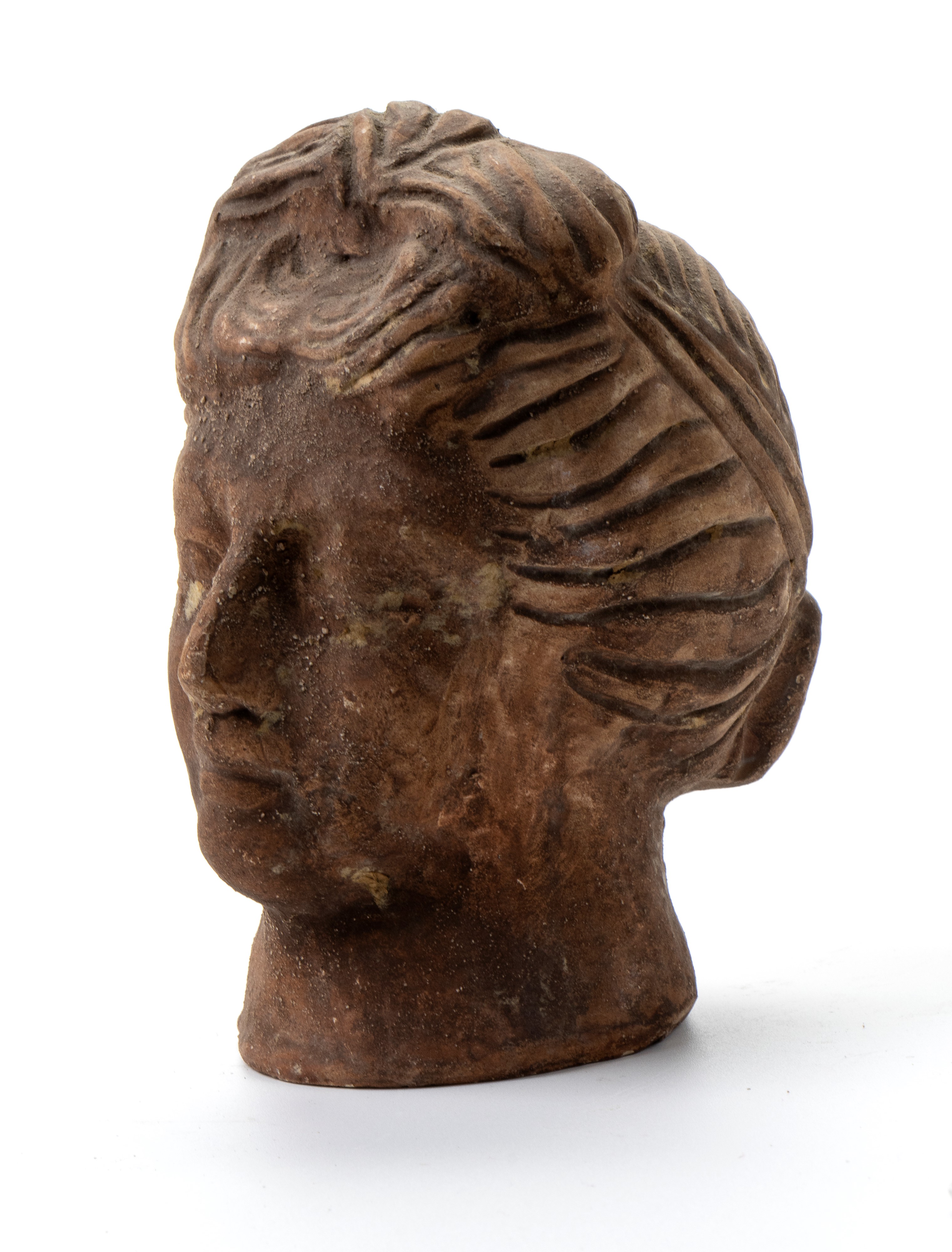 Piccola testa muliebre in terracotta