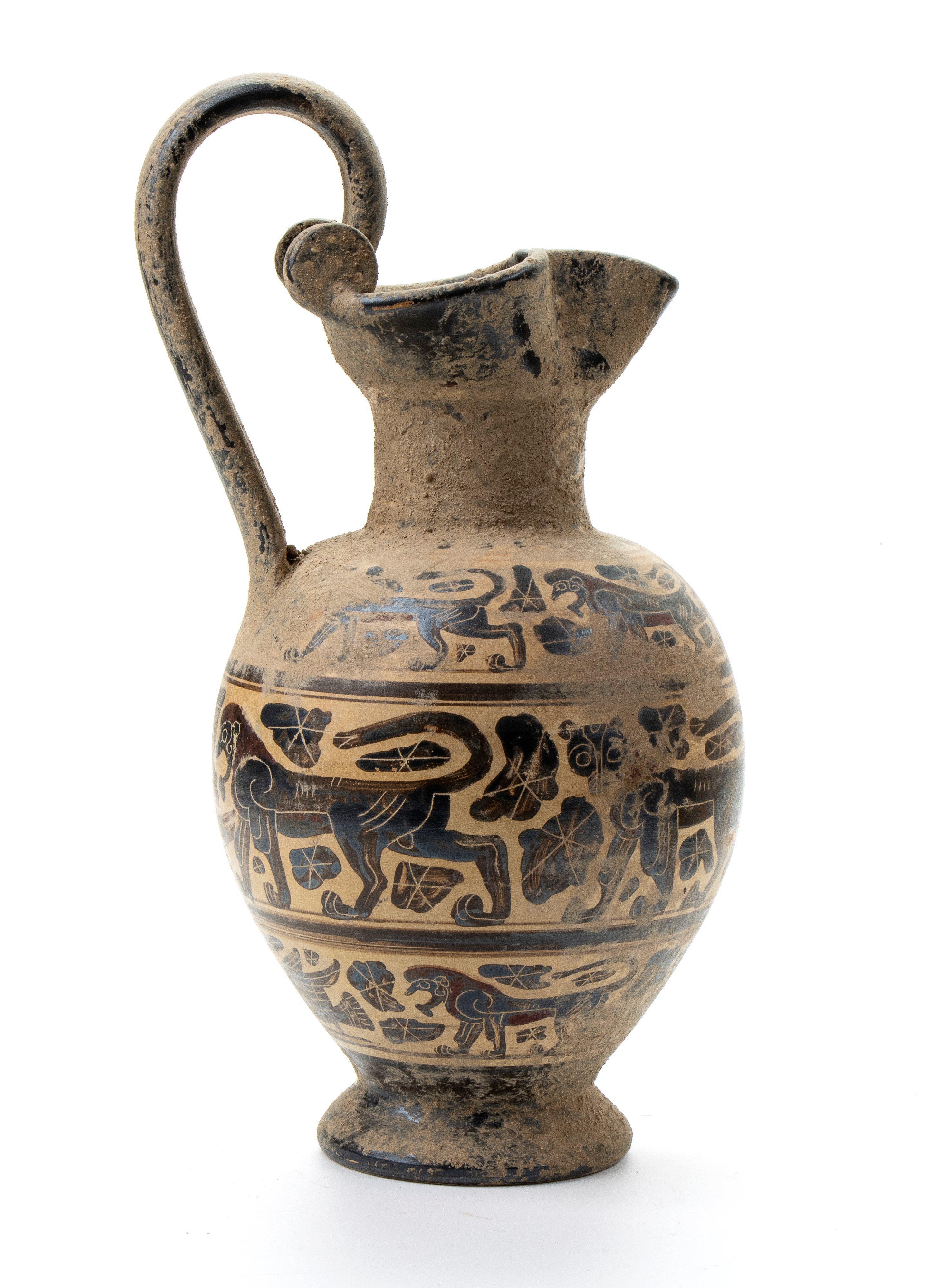 Oinochoe in ceramica arcaica a figure nere con becco carenato e decori zoomorfi su tre fasce