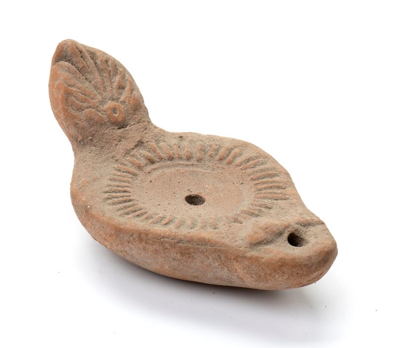 Lucerna in terracotta con decori paleocristiani a rilievo ed incisi