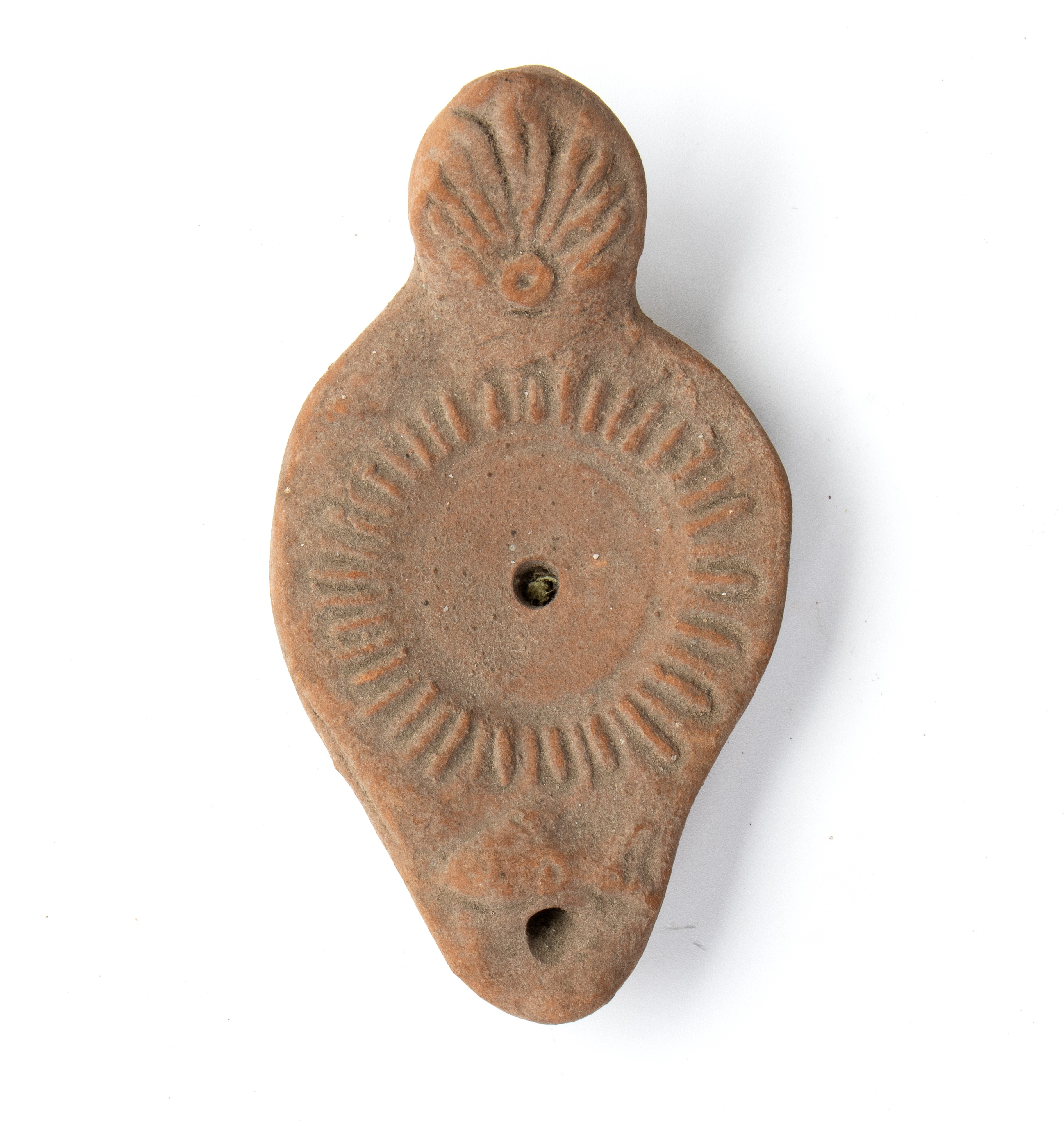 Lucerna in terracotta con decori paleocristiani a rilievo ed incisi