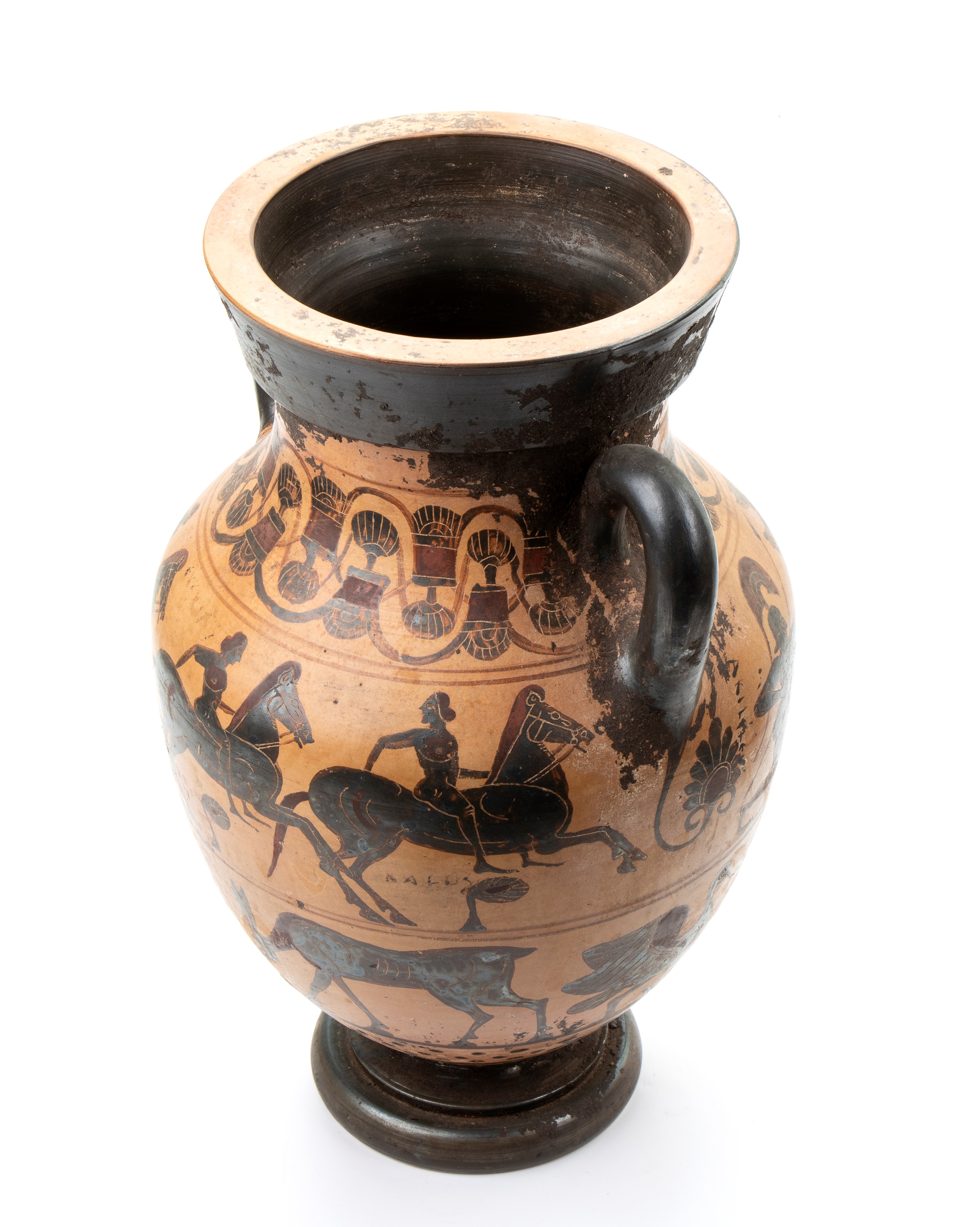 Grande anfora biansata in ceramica arcaica a figure nere con animali, guerrieri e decorazioni su ...