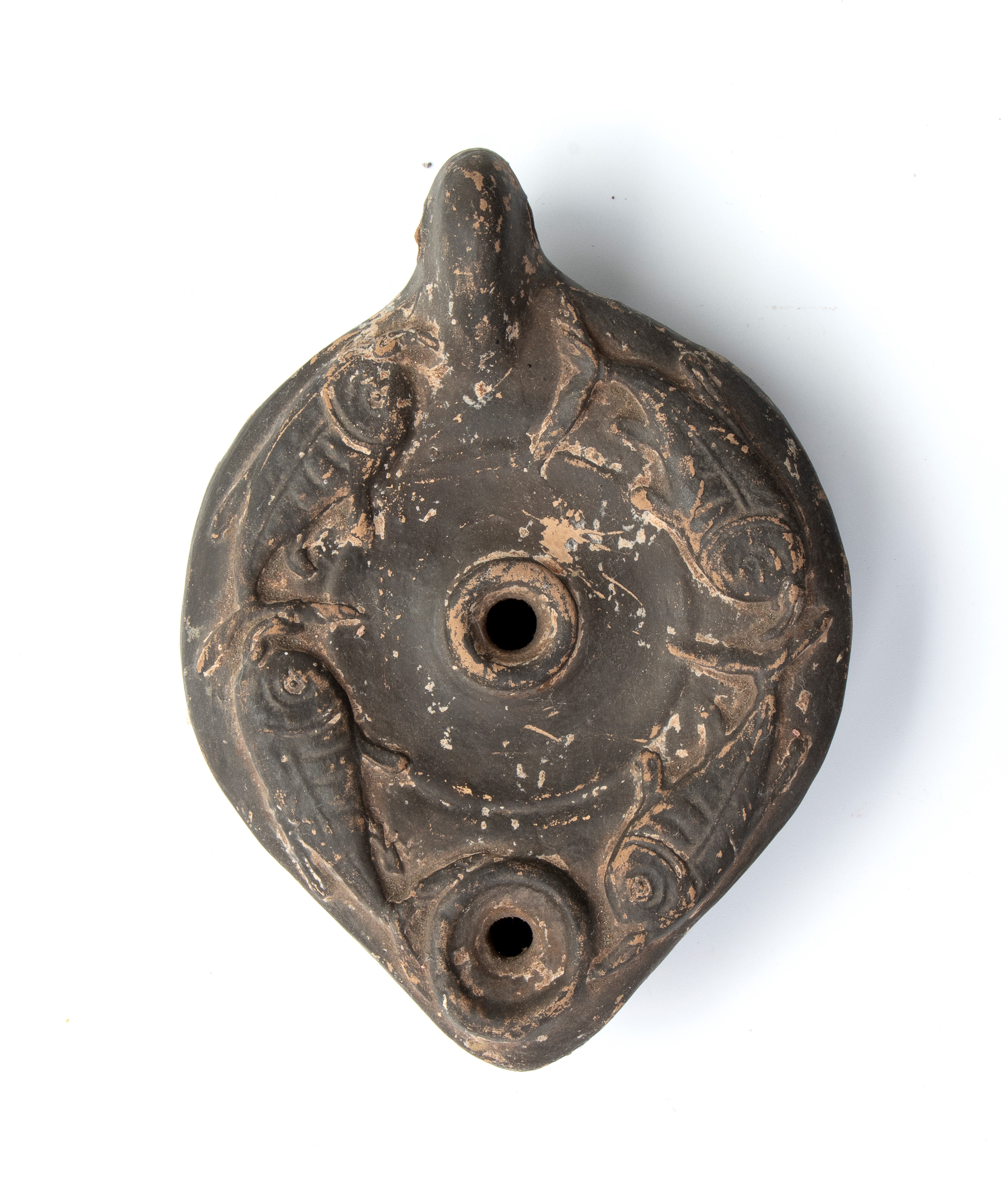 Lucerna in ceramica con decoro paleocristiano a sequenza di pesci