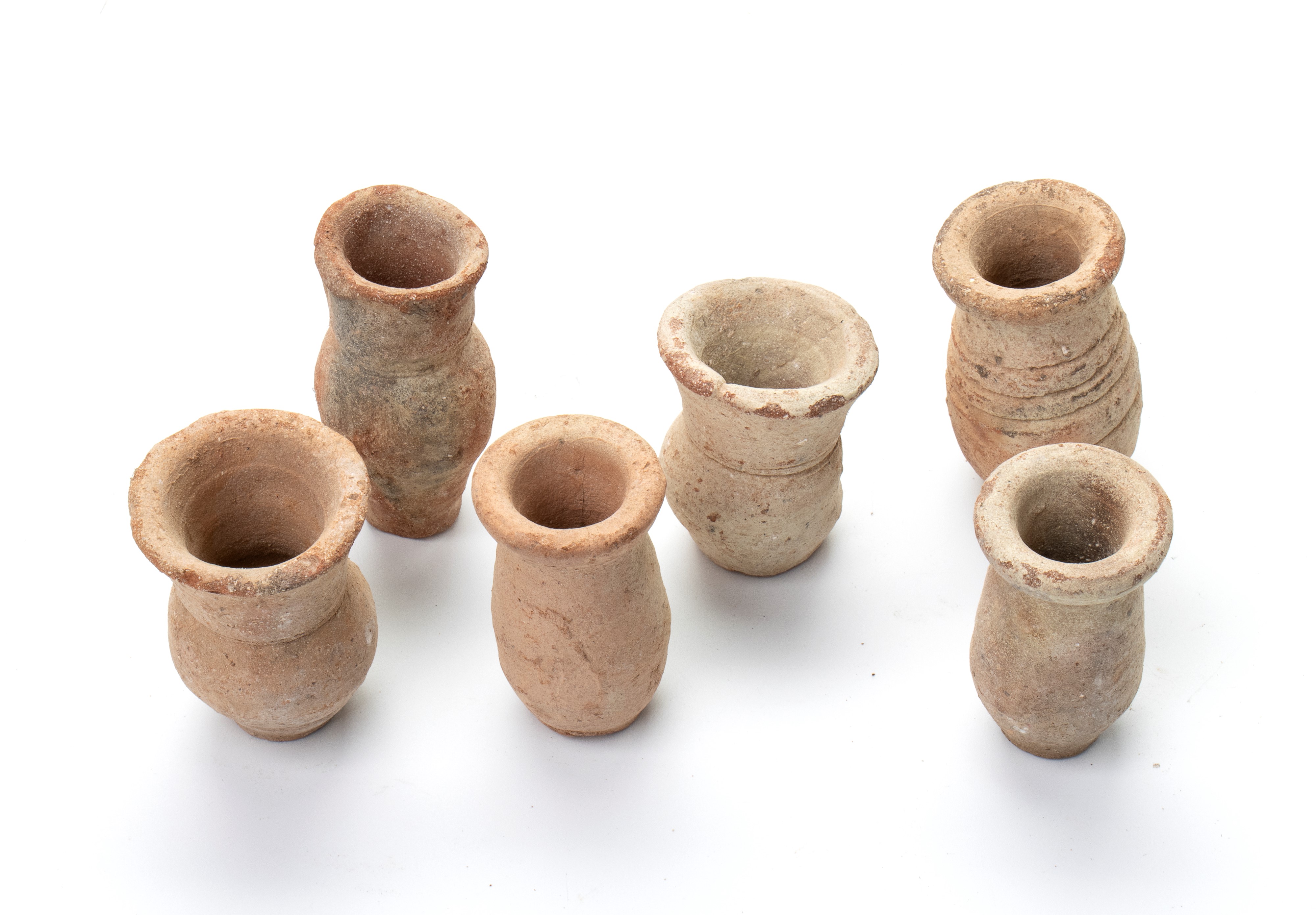 Lotto di sei anforelle in miniatura in ceramica