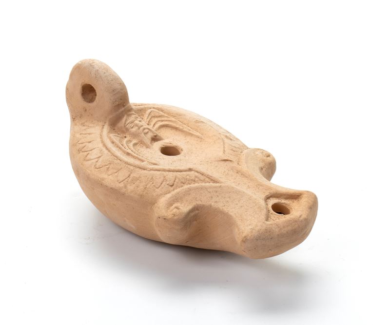 Lucerna in terracotta con decoro a rilievo di vecchio barbuto