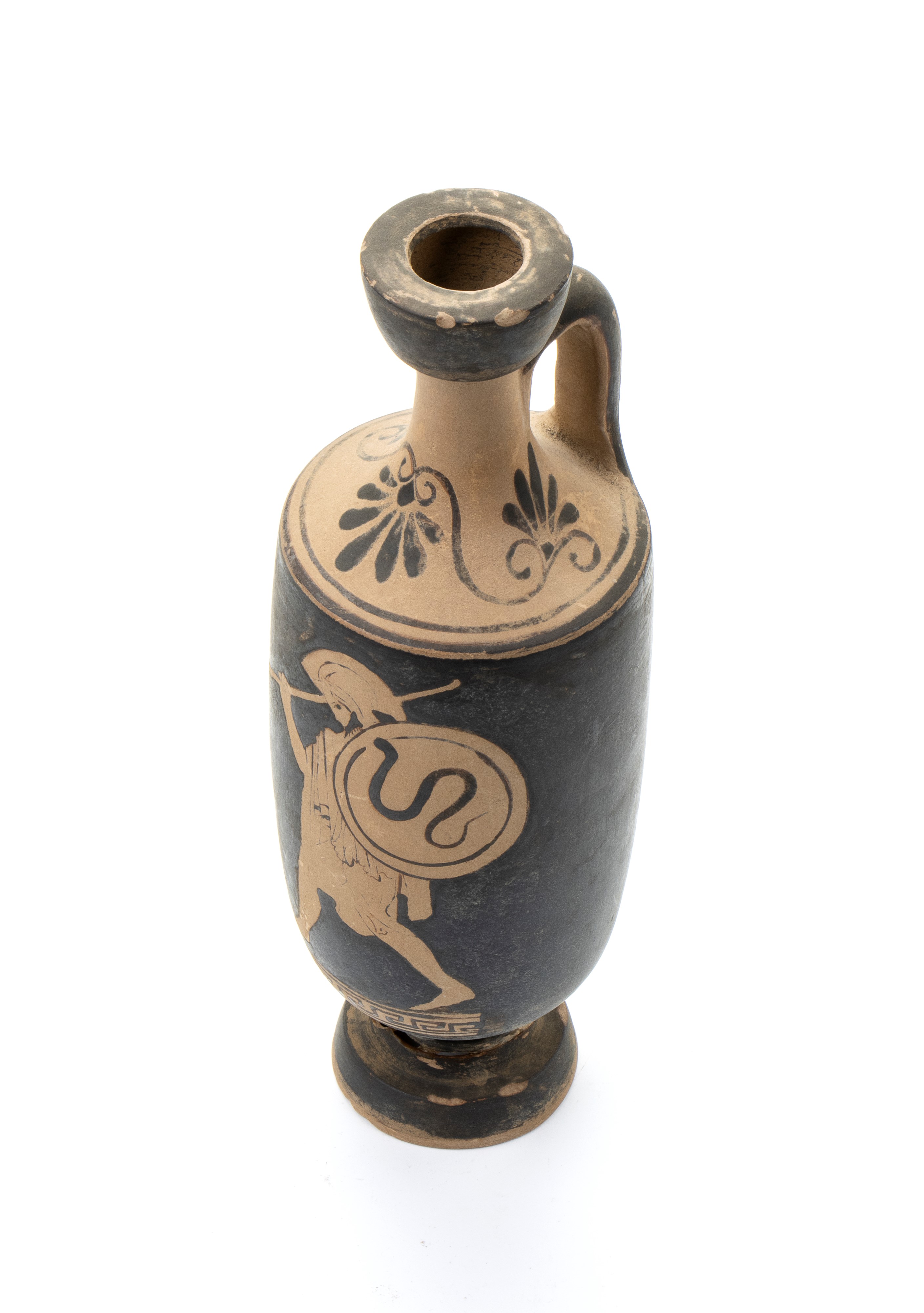 Anfora monoansata in ceramica arcaica nera con decori a foglie d'acanto