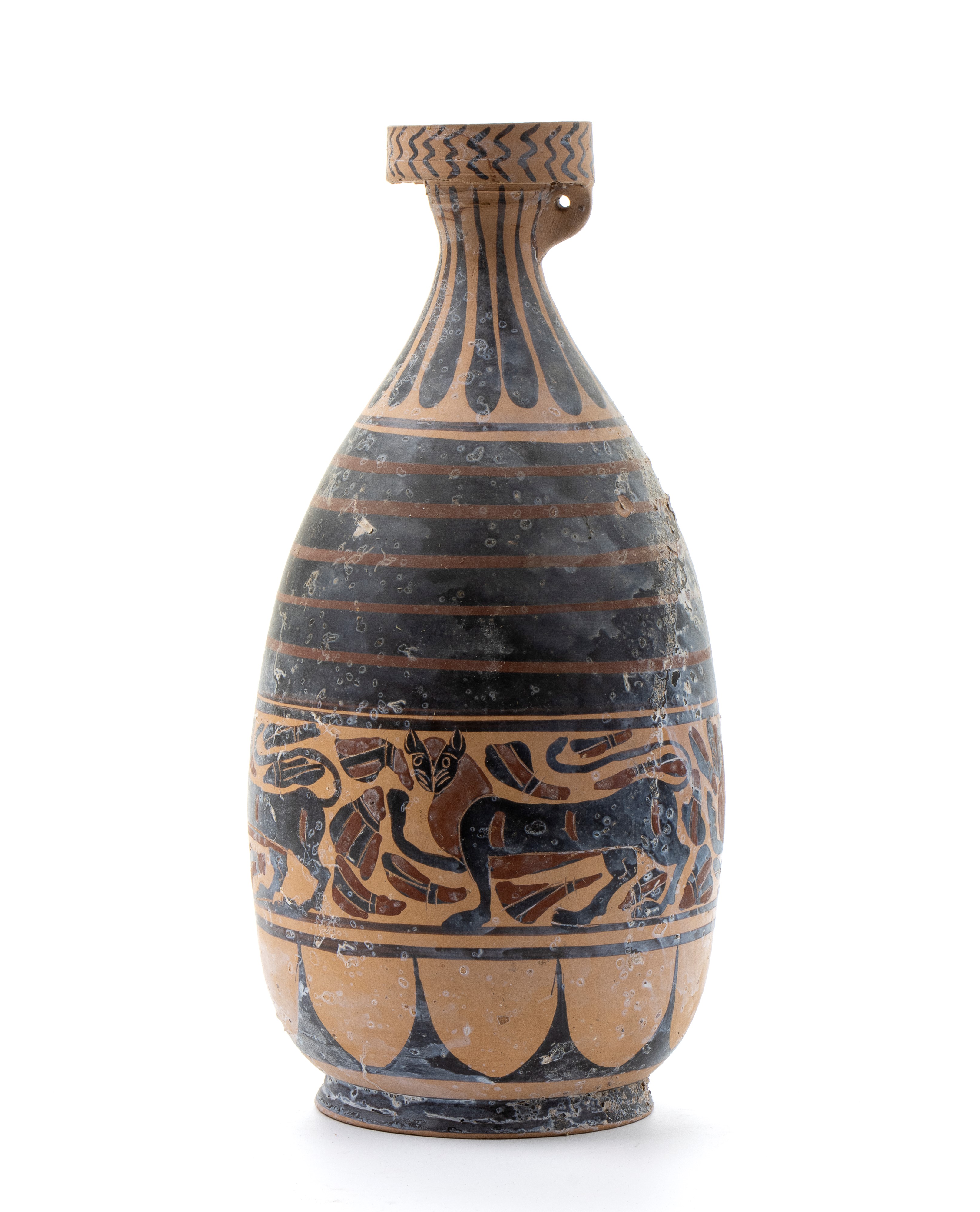 Oinochoe a ceramica arcaica a figure nere con decoro concentrico e figure zoomorfe