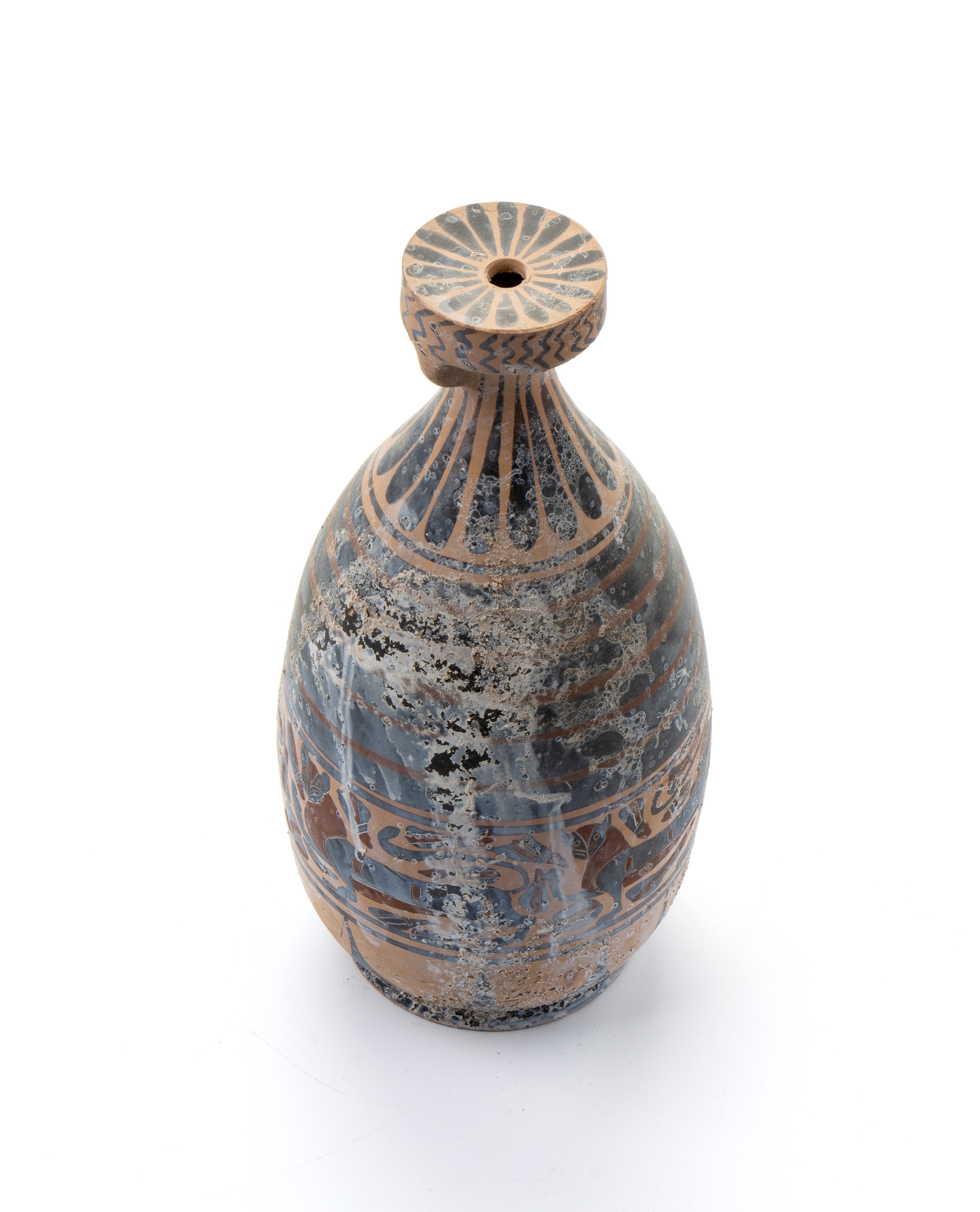 Oinochoe a ceramica arcaica a figure nere con decoro concentrico e figure zoomorfe