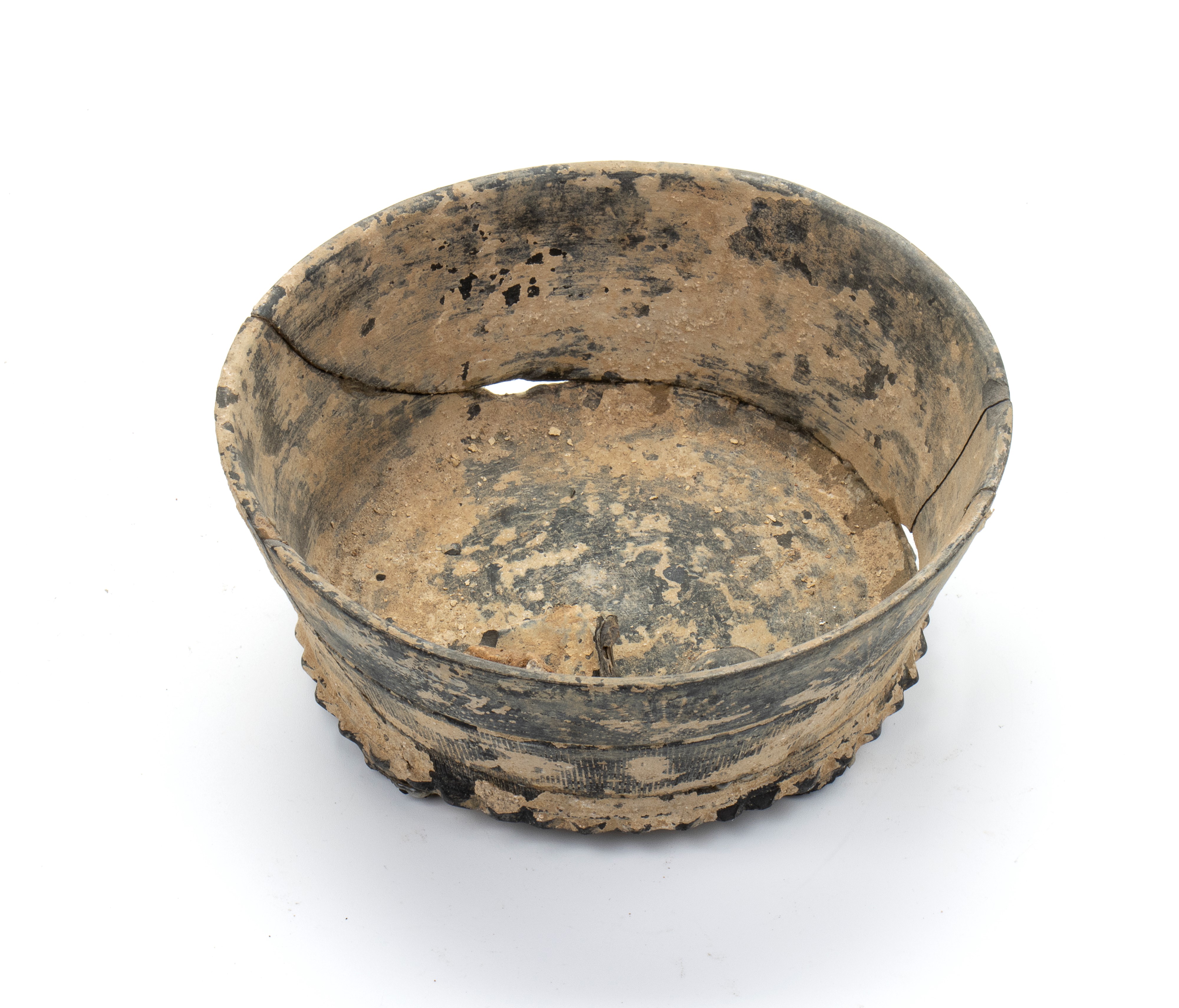 Ciotola in ceramica buccheroide con decori graffiti
