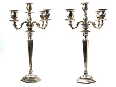 Coppia di Eleganti Candelabri a 5 Fuochi in Metallo Argentato