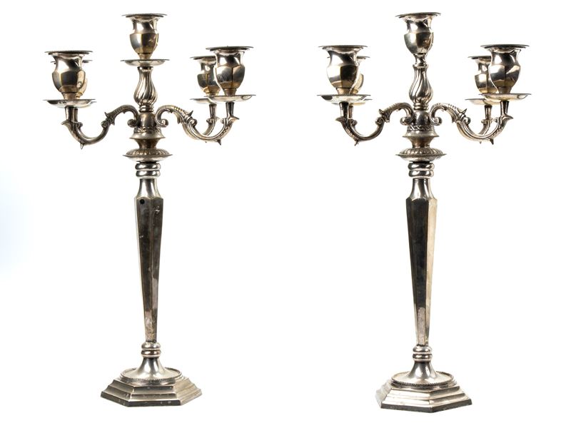 Coppia di Eleganti Candelabri a 5 Fuochi in Metallo Argentato