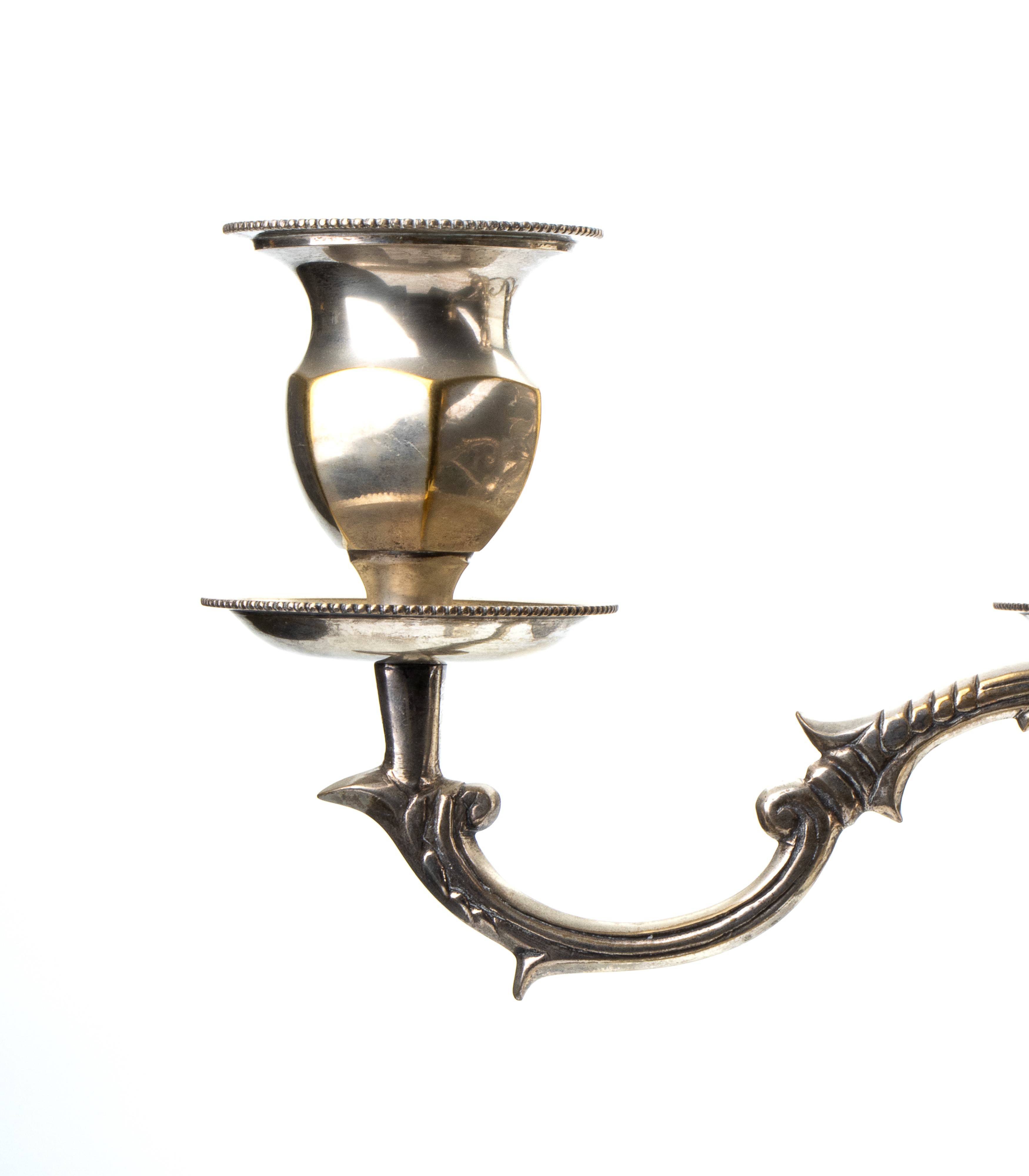 Coppia di Eleganti Candelabri a 5 Fuochi in Metallo Argentato