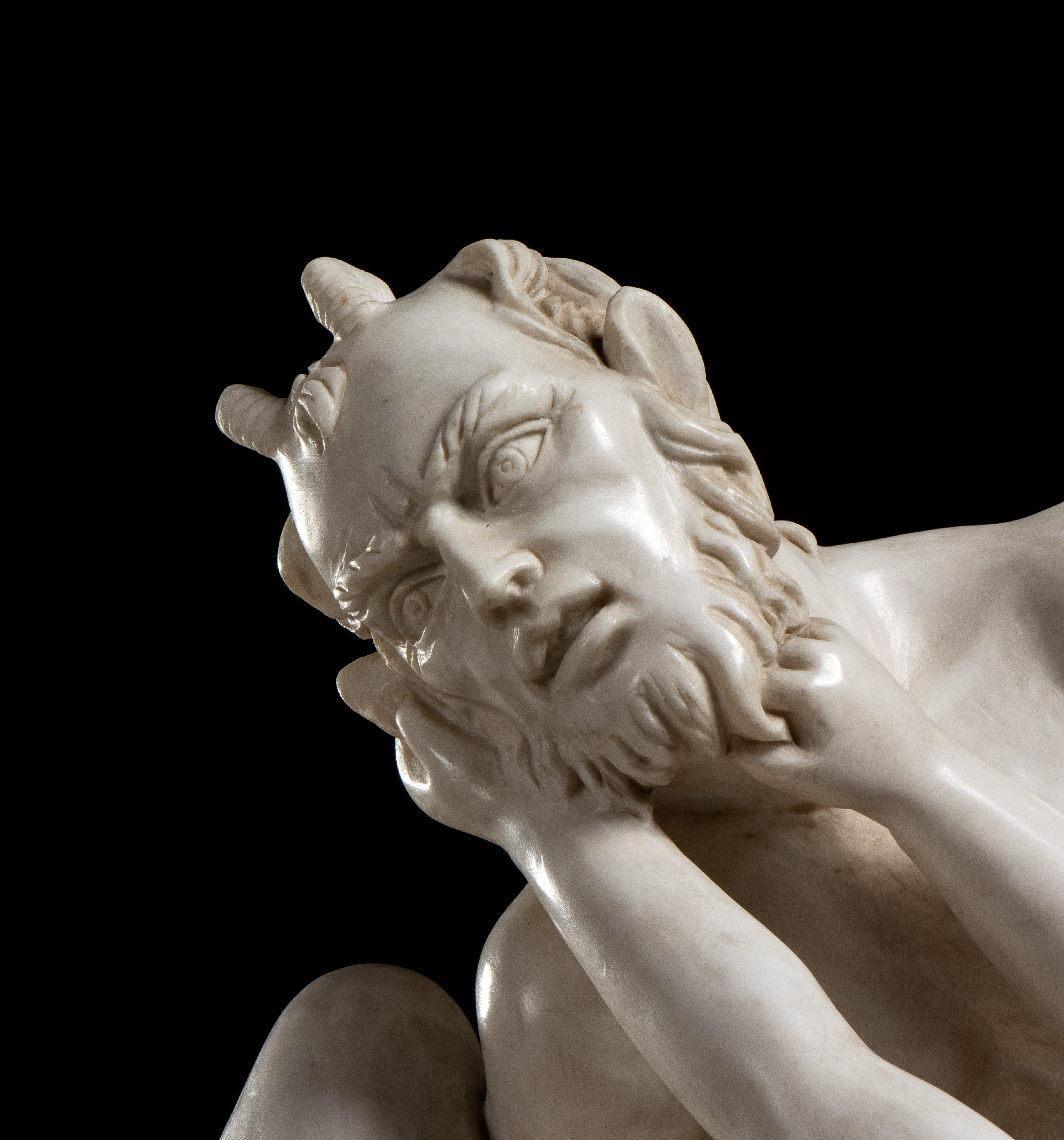 Scultura in marmo statuario scolpito a mano dal blocco a grandezza naturale raffigurante il dio P...