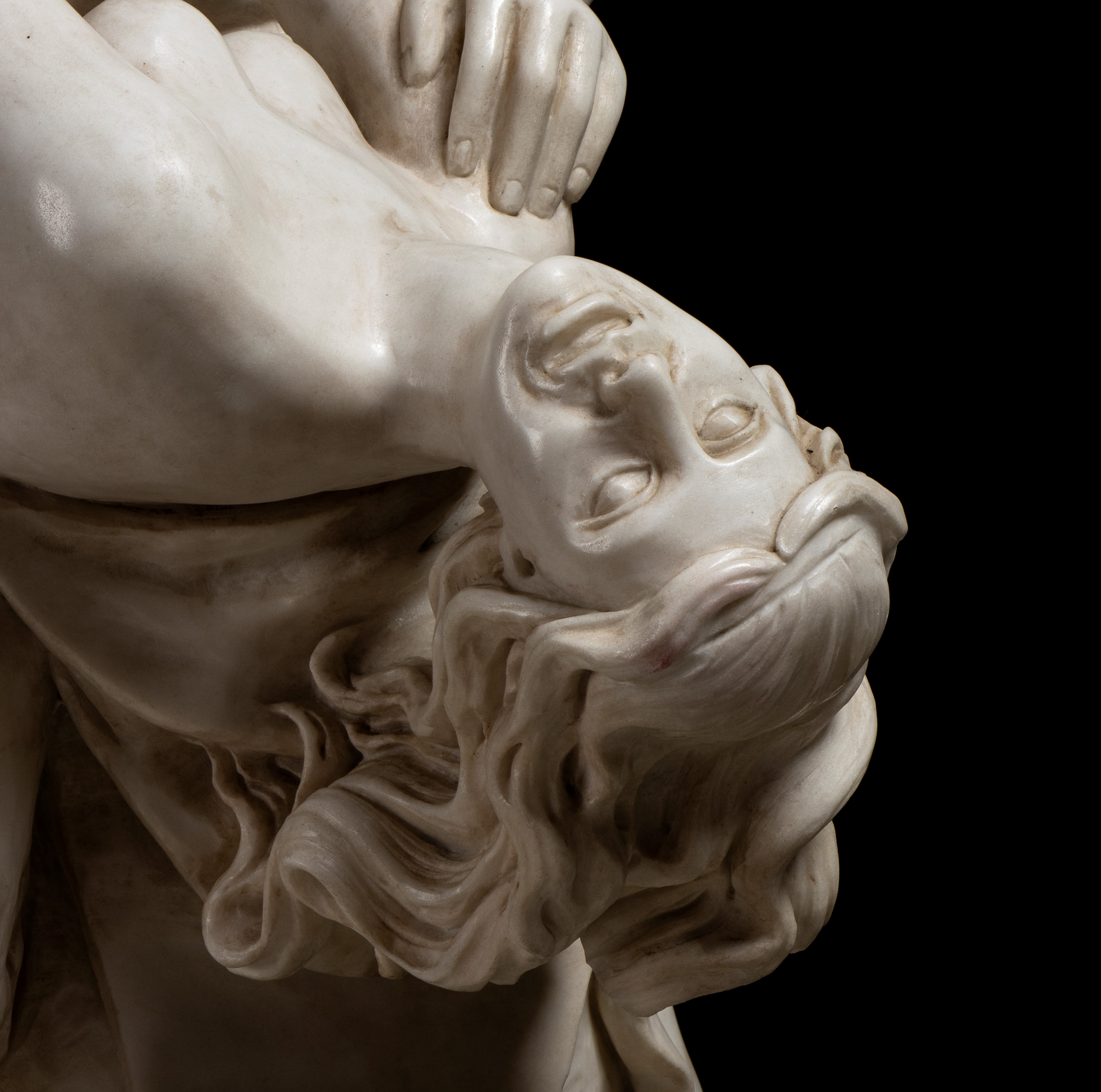 Scultura in marmo statuario scolpito a mano dal blocco a grandezza naturale raffigurante il dio P...