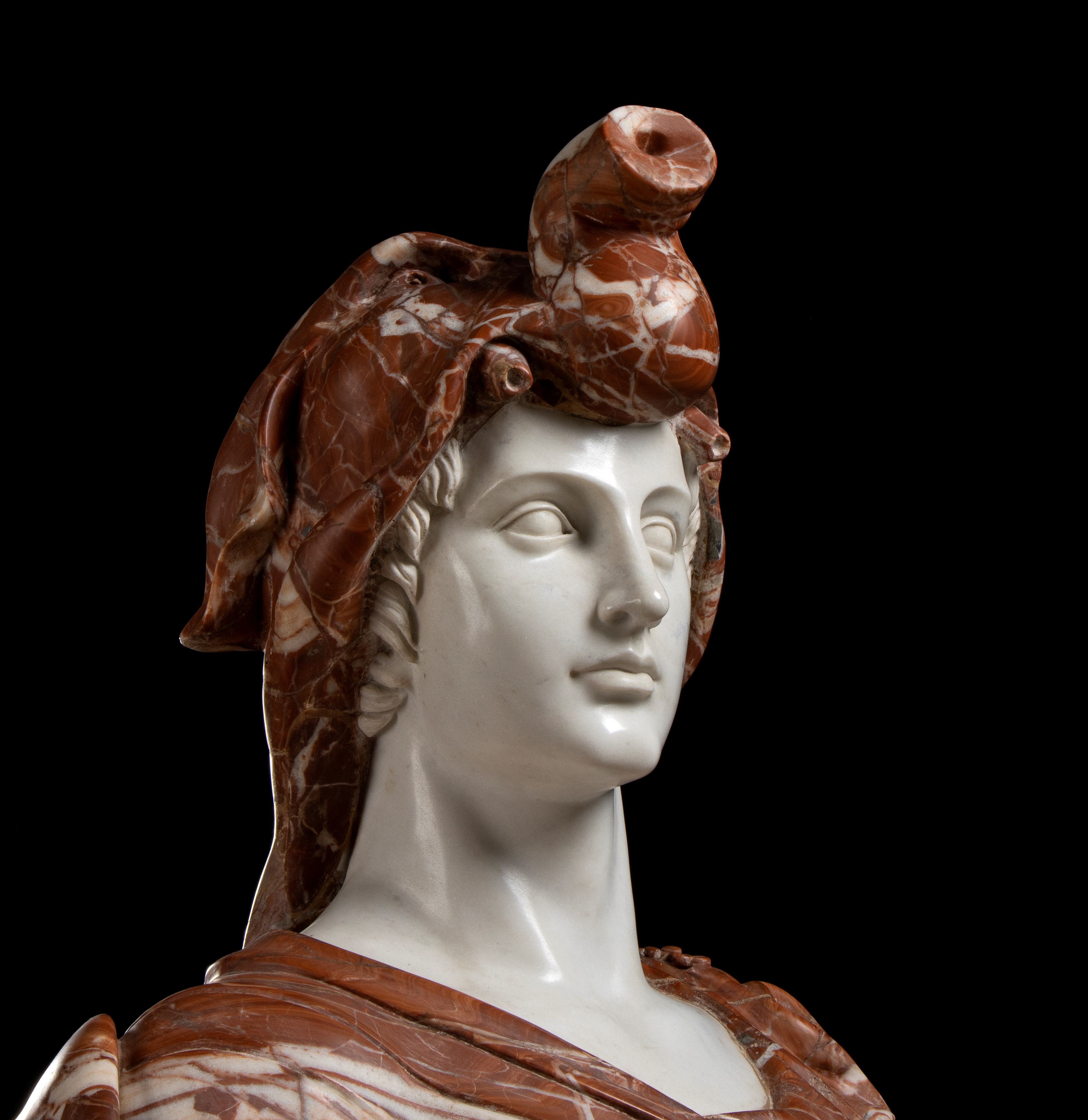 Coppia di busti in marmo rosso Asia Minore raffiguranti Alessandro Magno con copricapo di testa d...