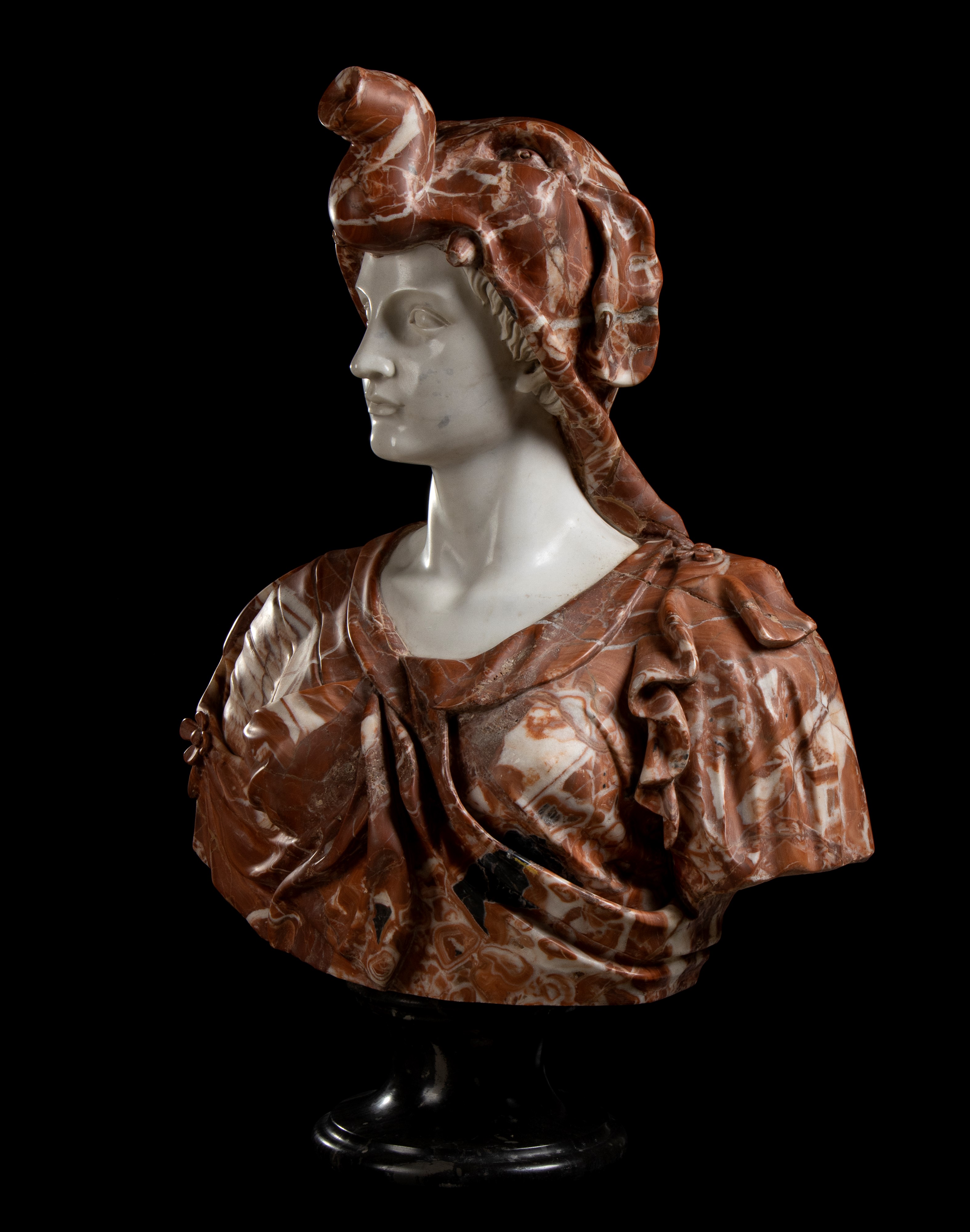 Coppia di busti in marmo rosso Asia Minore raffiguranti Alessandro Magno con copricapo di testa d...