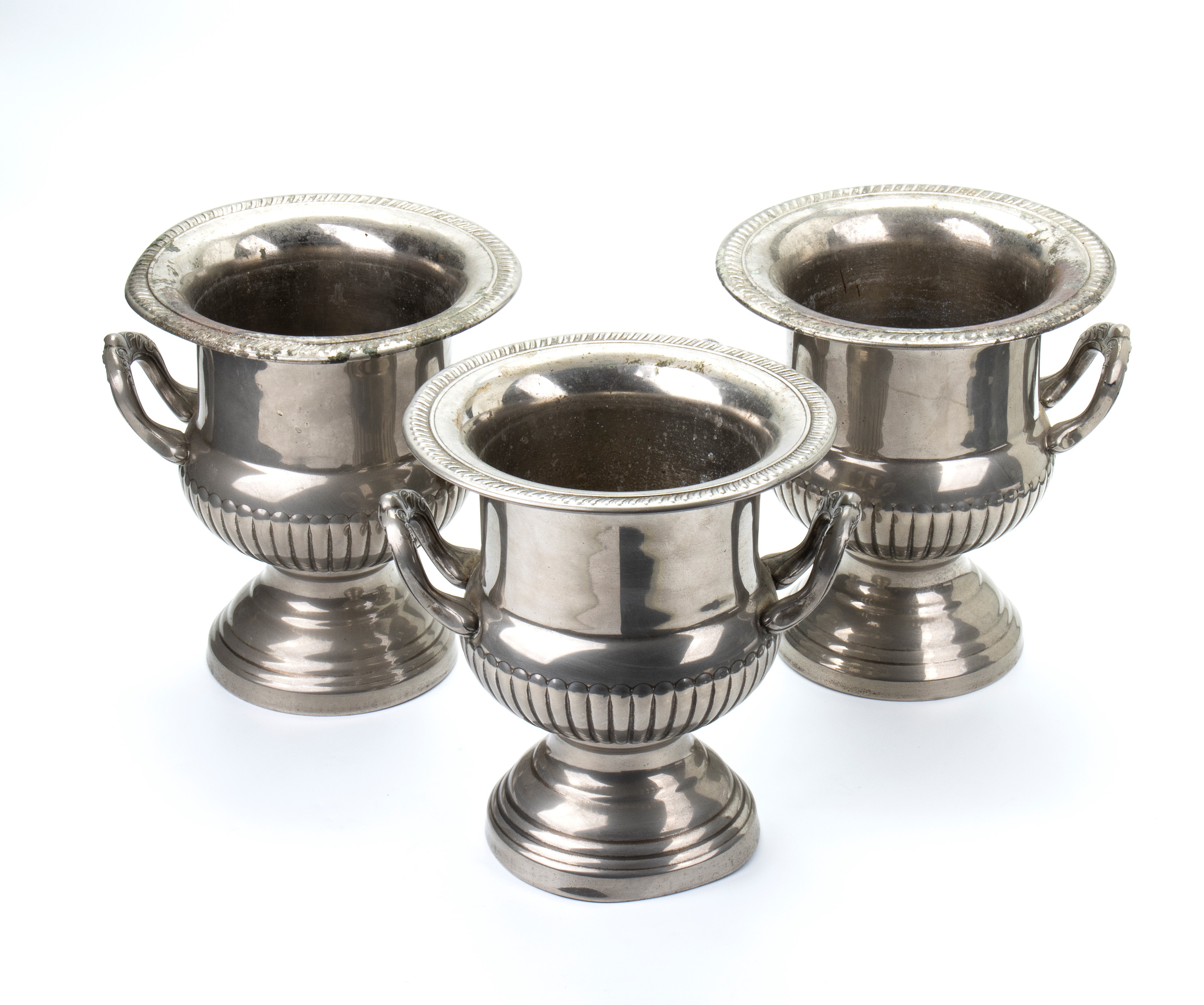 Lotto di 3 crateri portavaso in metallo argentato