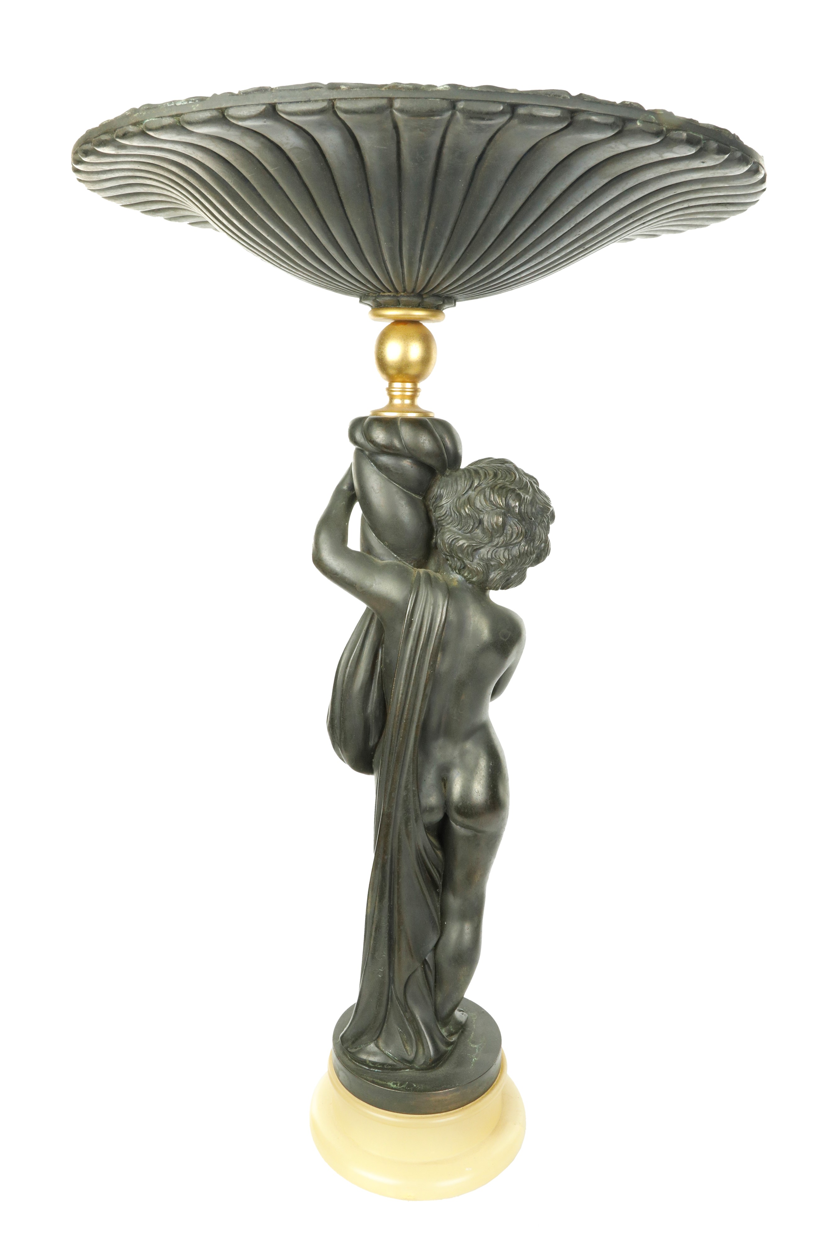 Scultura in resina raffigurante putto che regge una cornucopia terminante in cratere circolare ri...