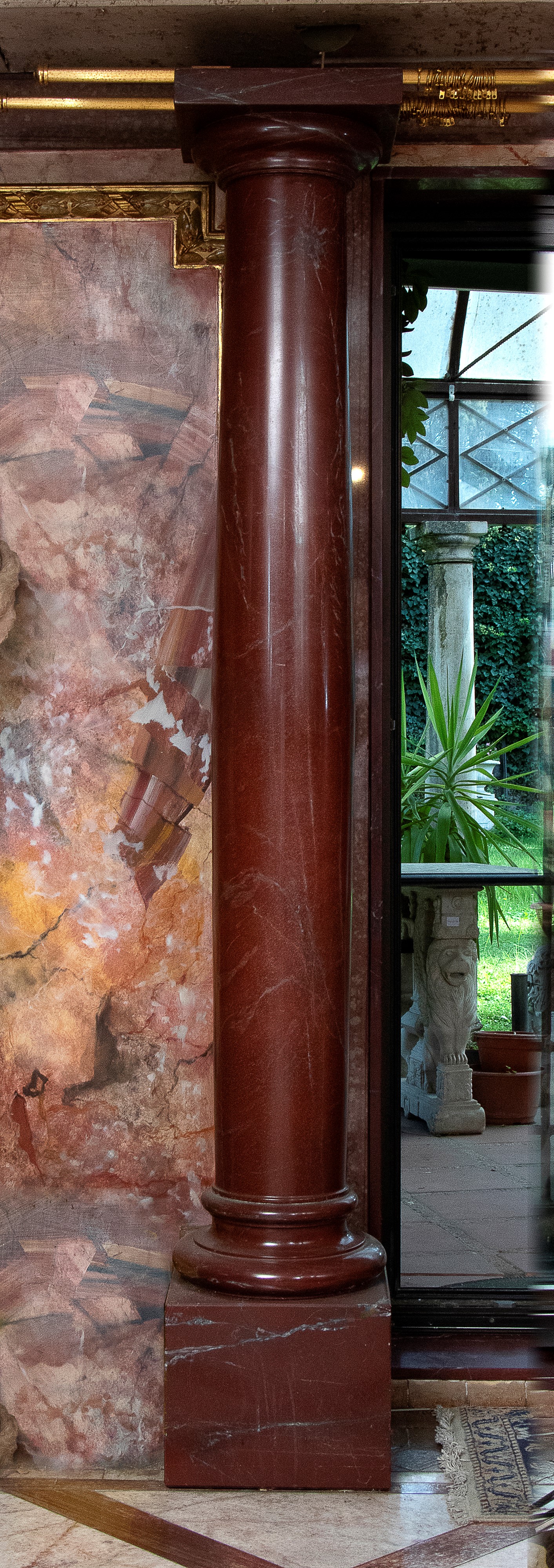 Coppia di colonne in rosso antico