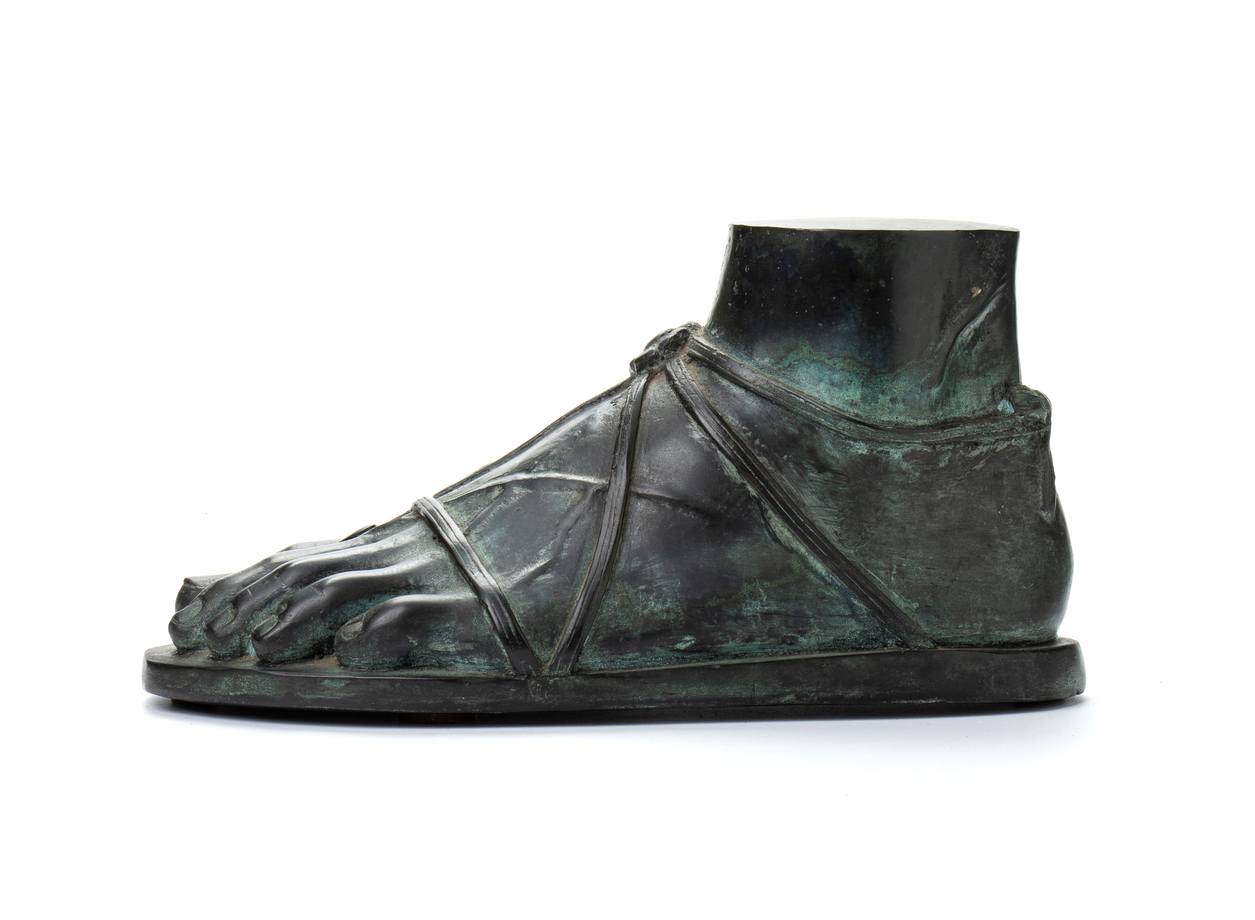 Piede in bronzo con antica calzatura romana