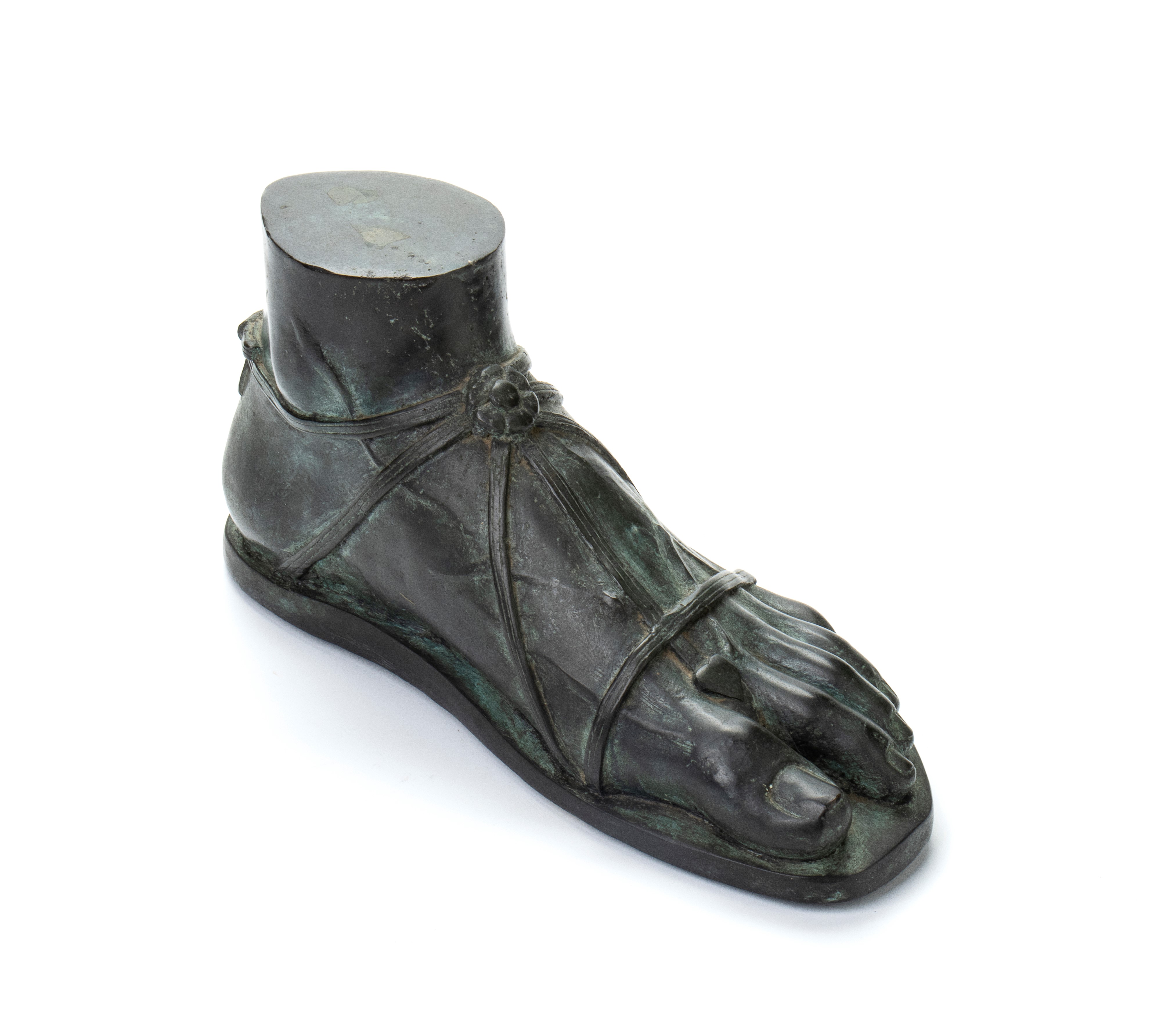 Piede in bronzo con antica calzatura romana