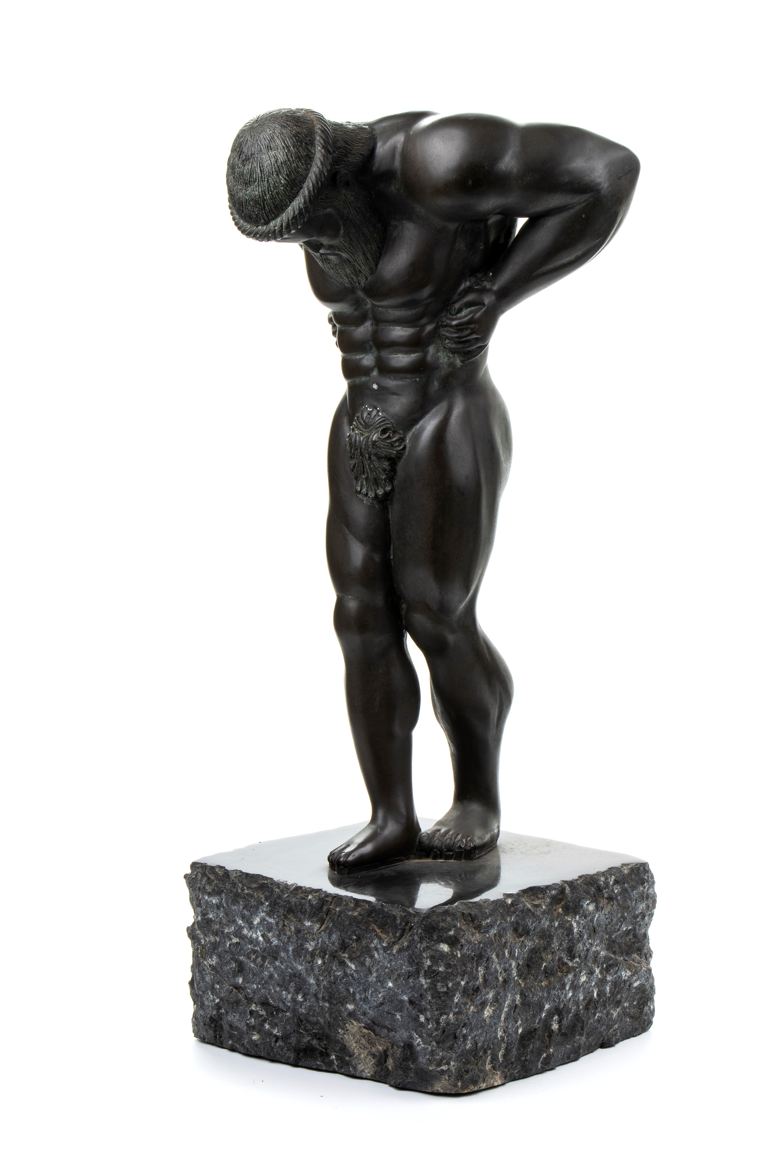 Scultura in bronzo raffigurante atleta a riposo