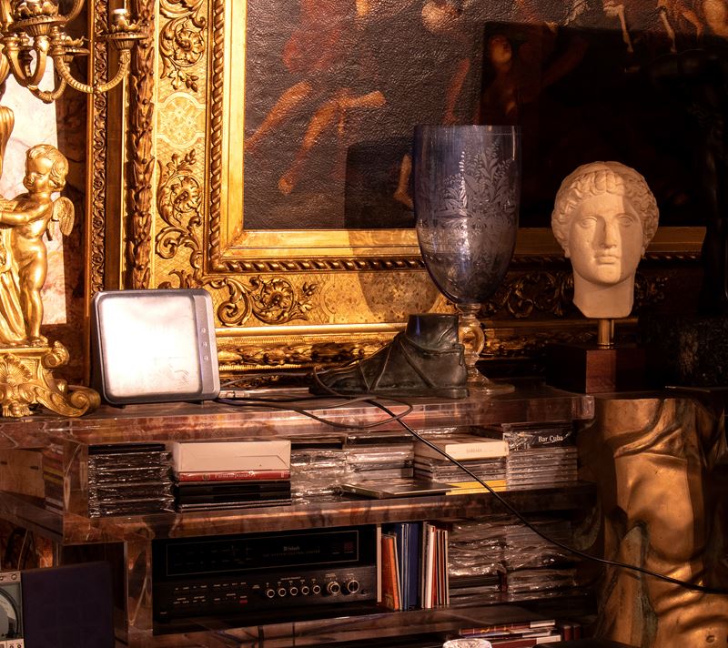 Consolle in Plexiglass con Inserto in Bronzo Raffigurante Torso D'uomo