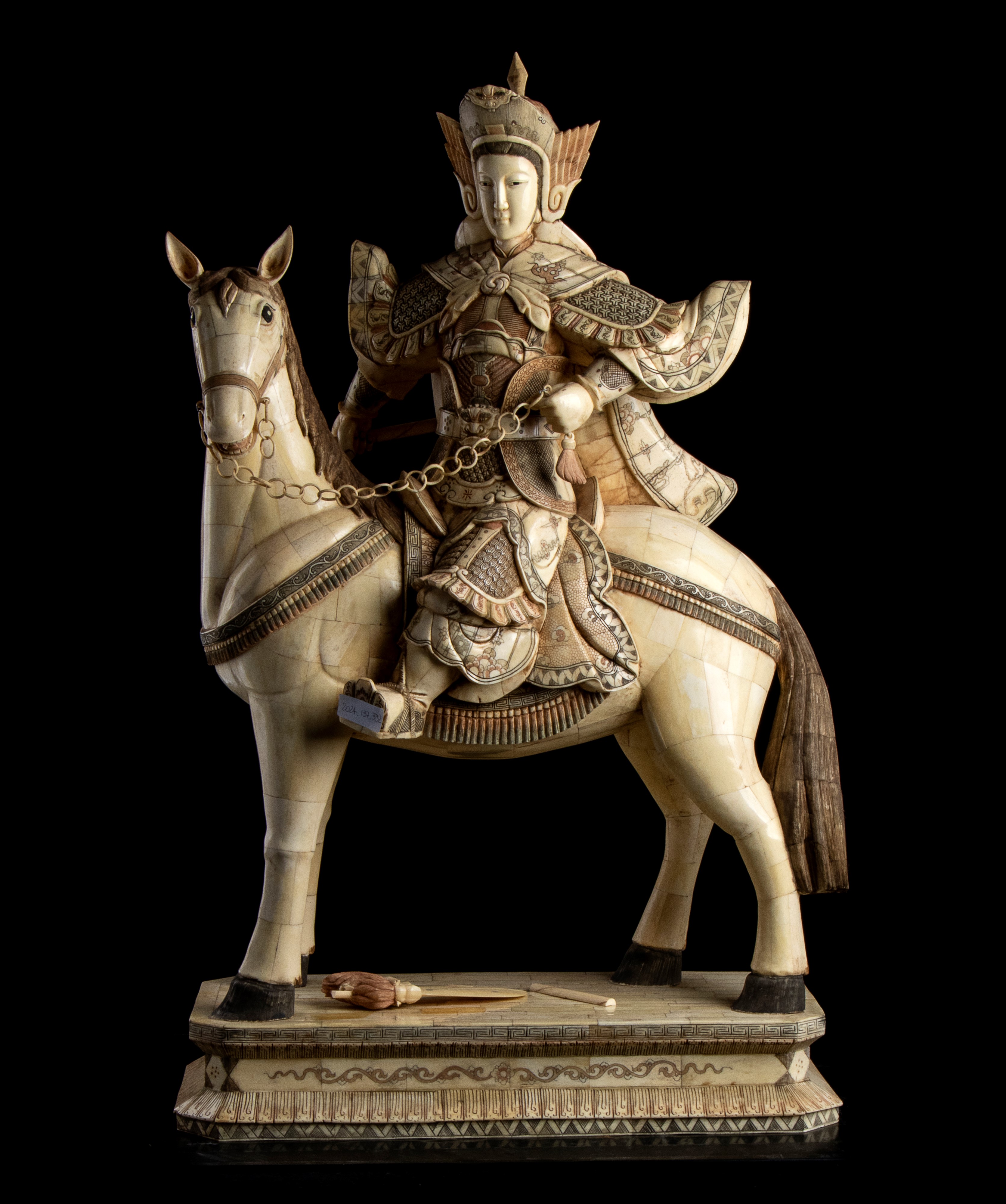 Coppia di imperatore e imperatrice a cavallo rivestiti in tasselli di avoeio e dipinti