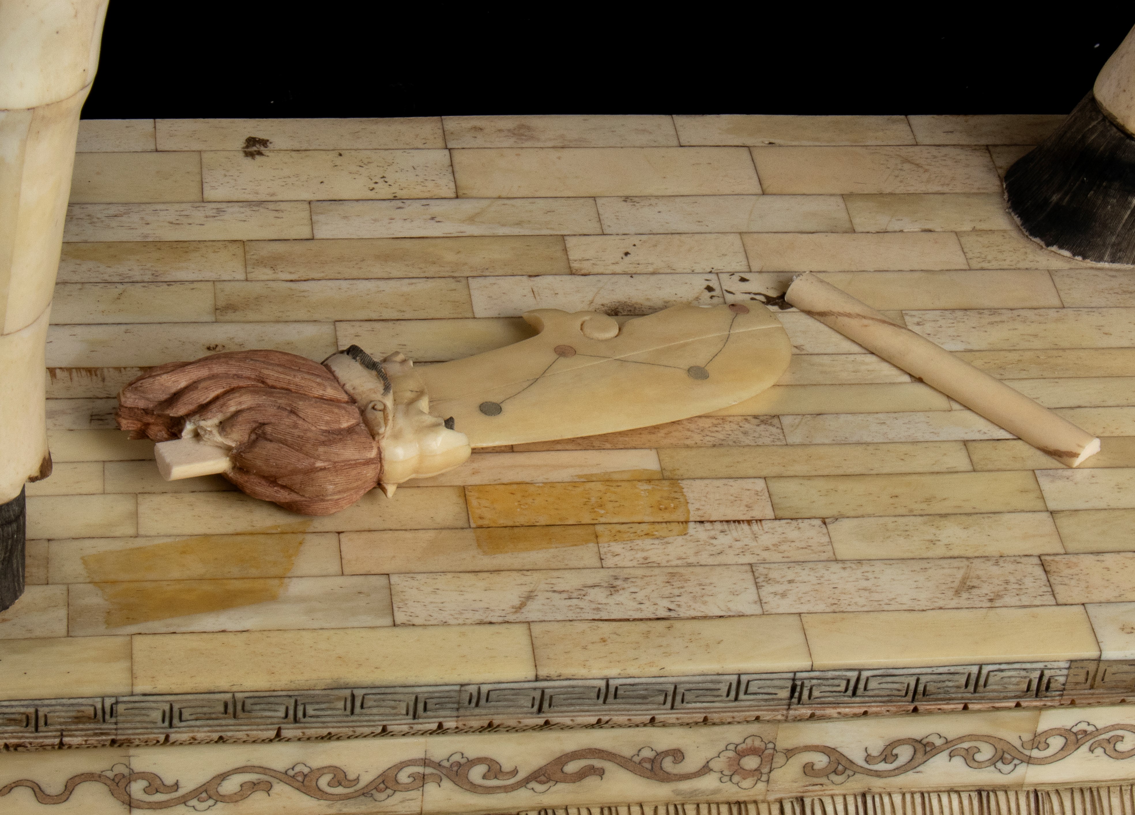 Coppia di imperatore e imperatrice a cavallo rivestiti in tasselli di avoeio e dipinti