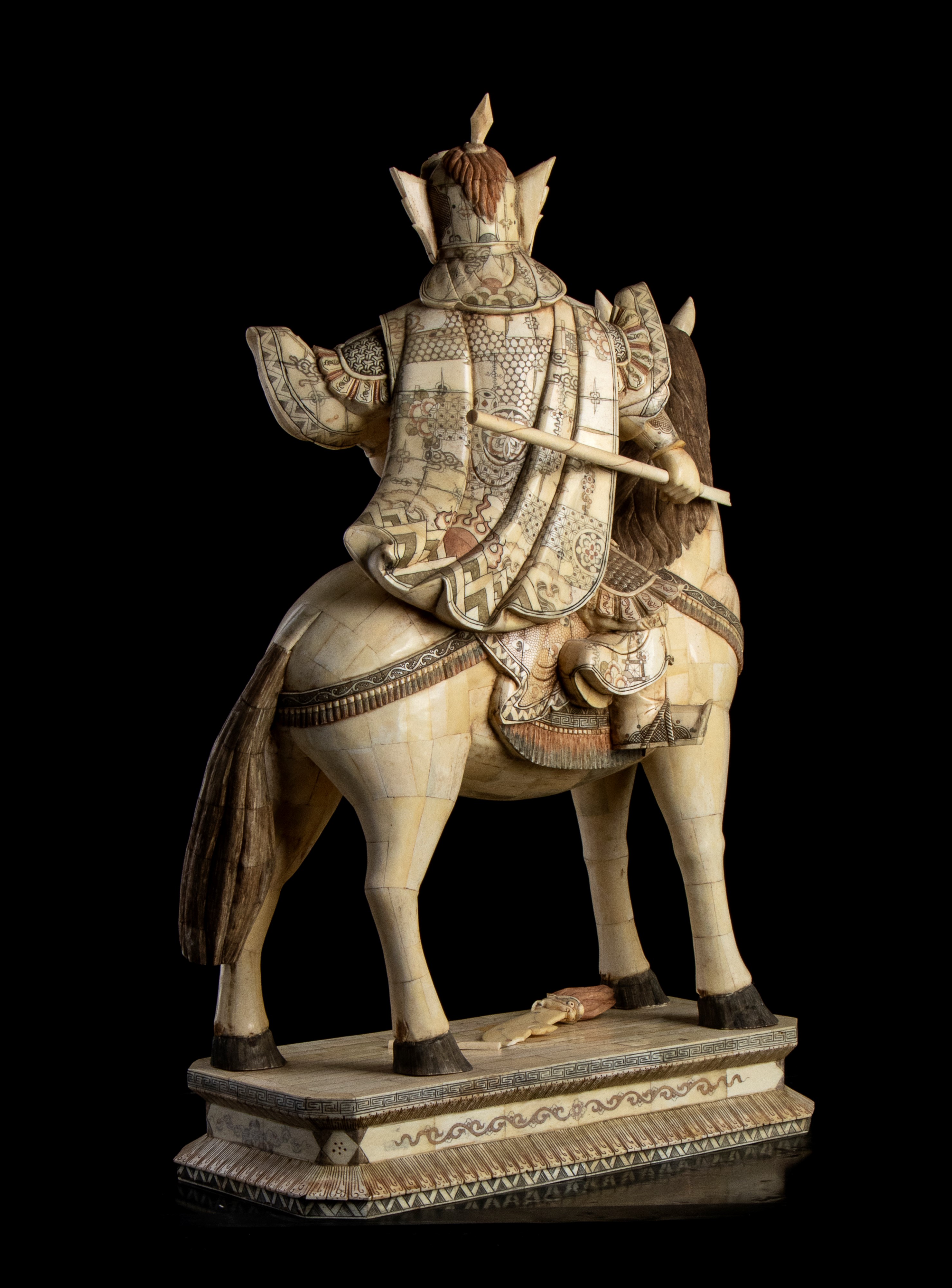 Coppia di imperatore e imperatrice a cavallo rivestiti in tasselli di avoeio e dipinti