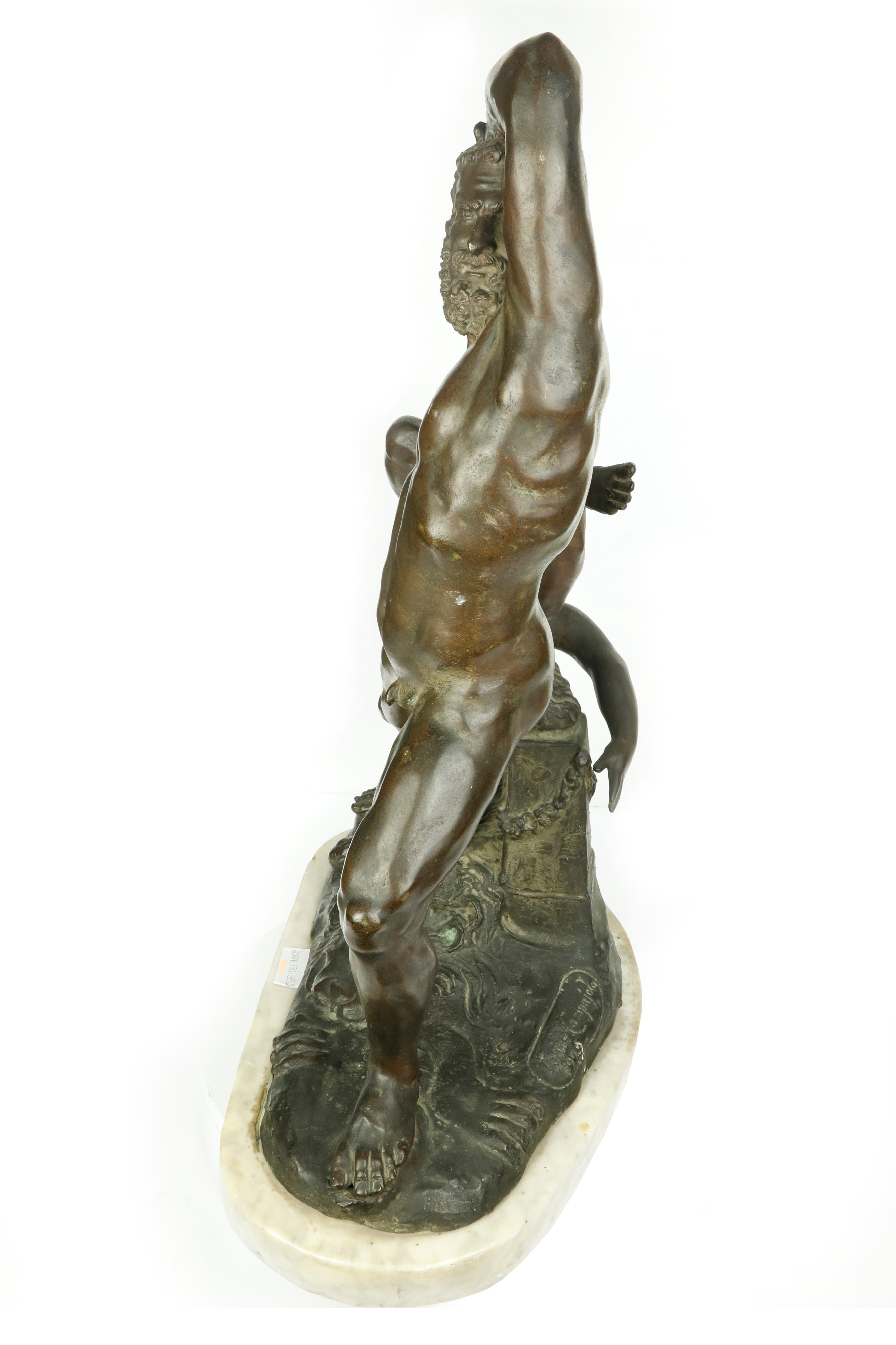 Scultura bronzea raffigurante Ercole e Lica su base di marmo